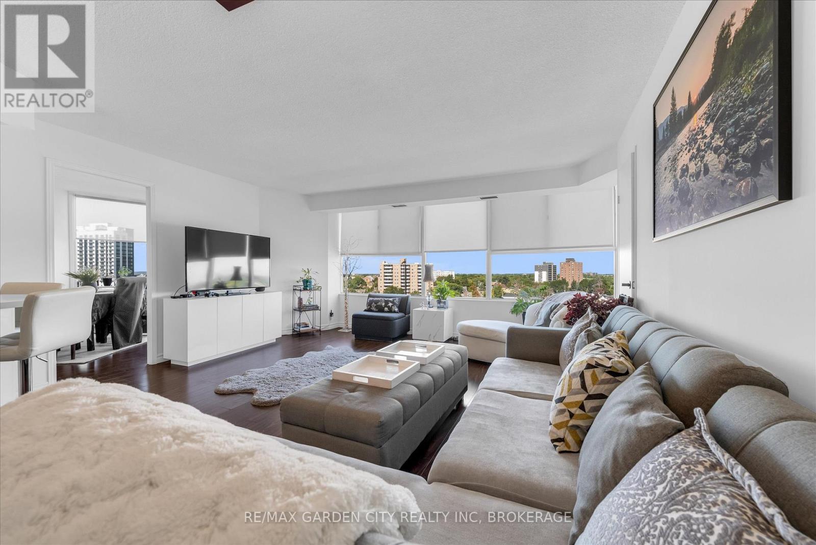 1111 - 7 GALE CRESCENT