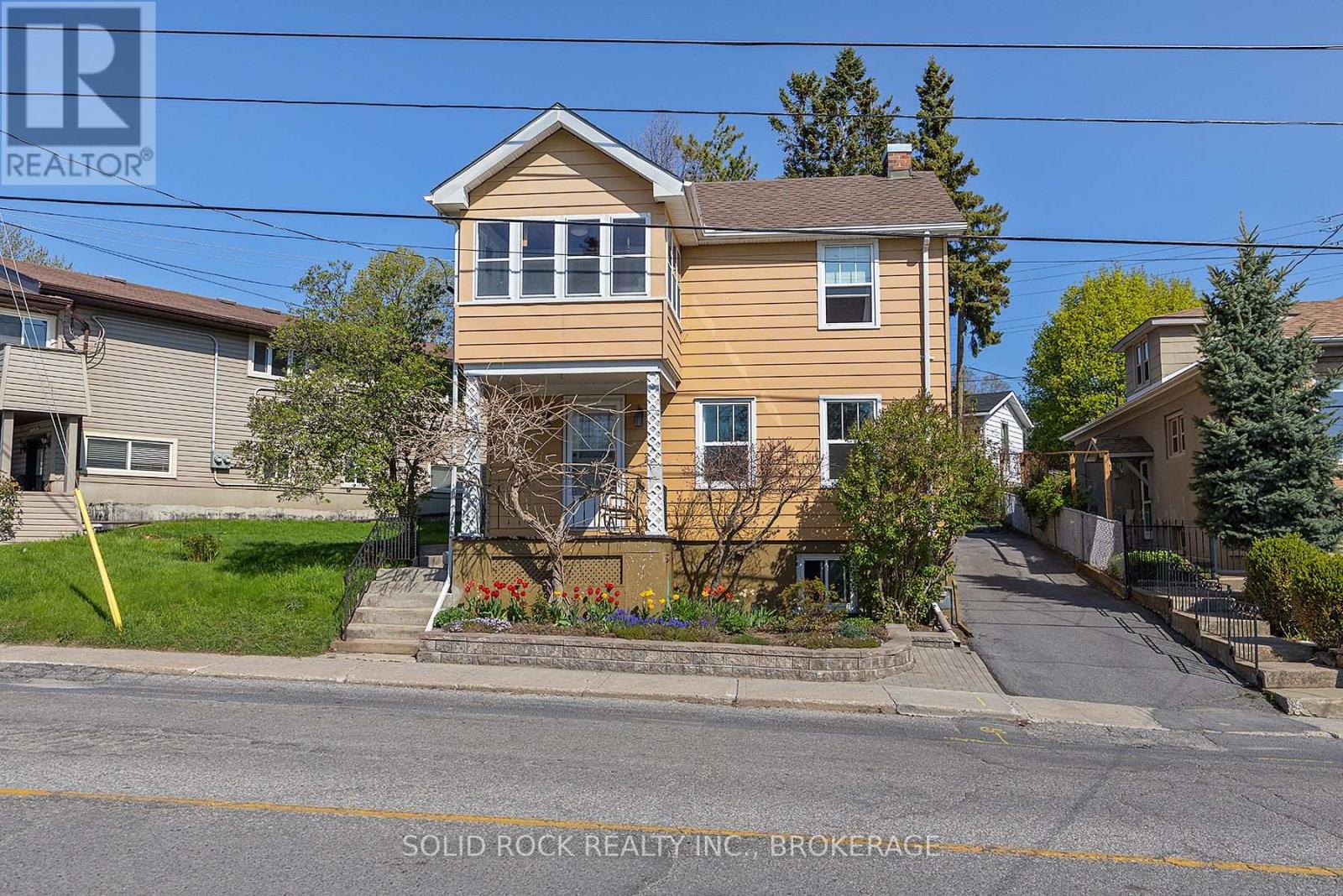647 UNION STREET W