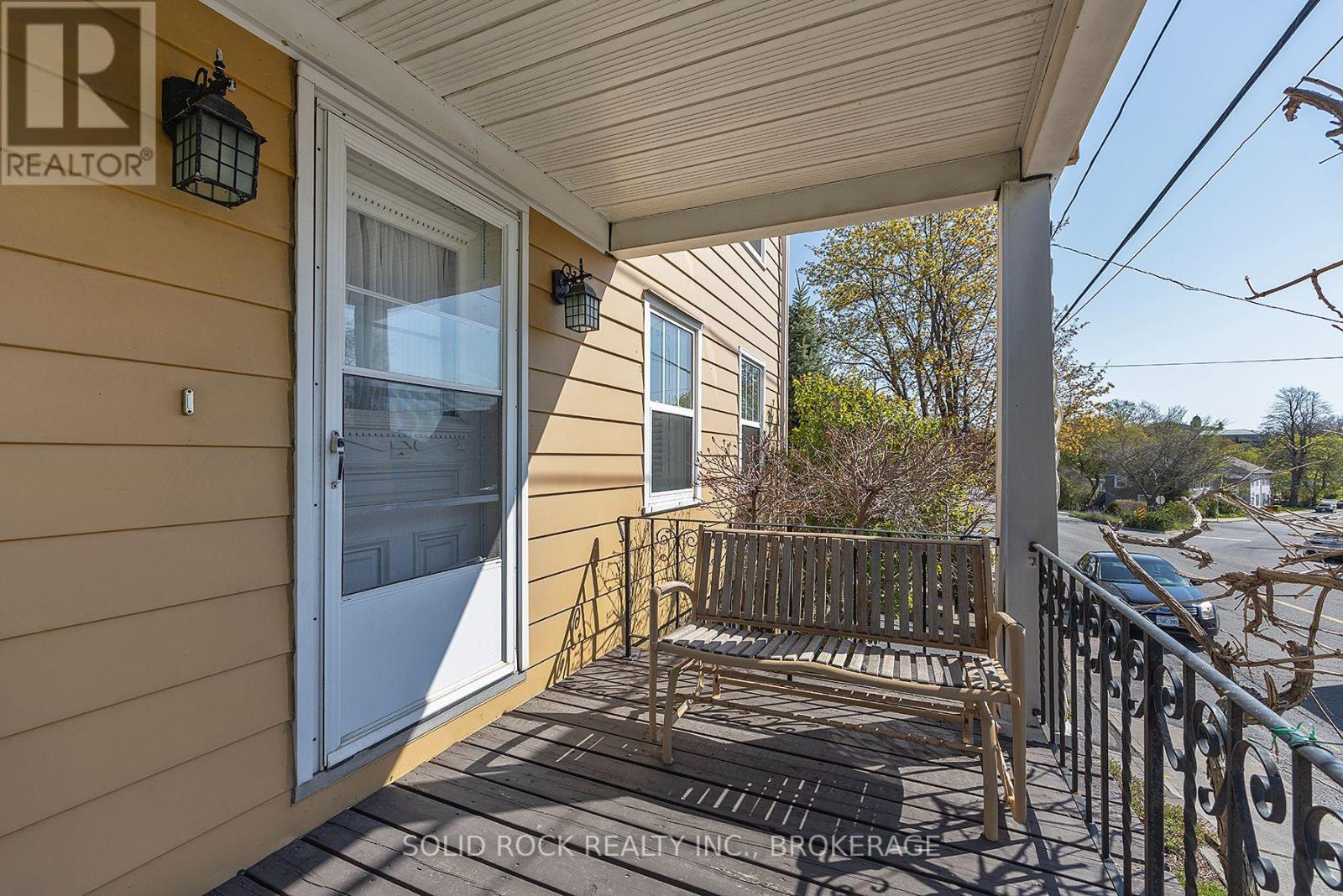 647 UNION STREET W