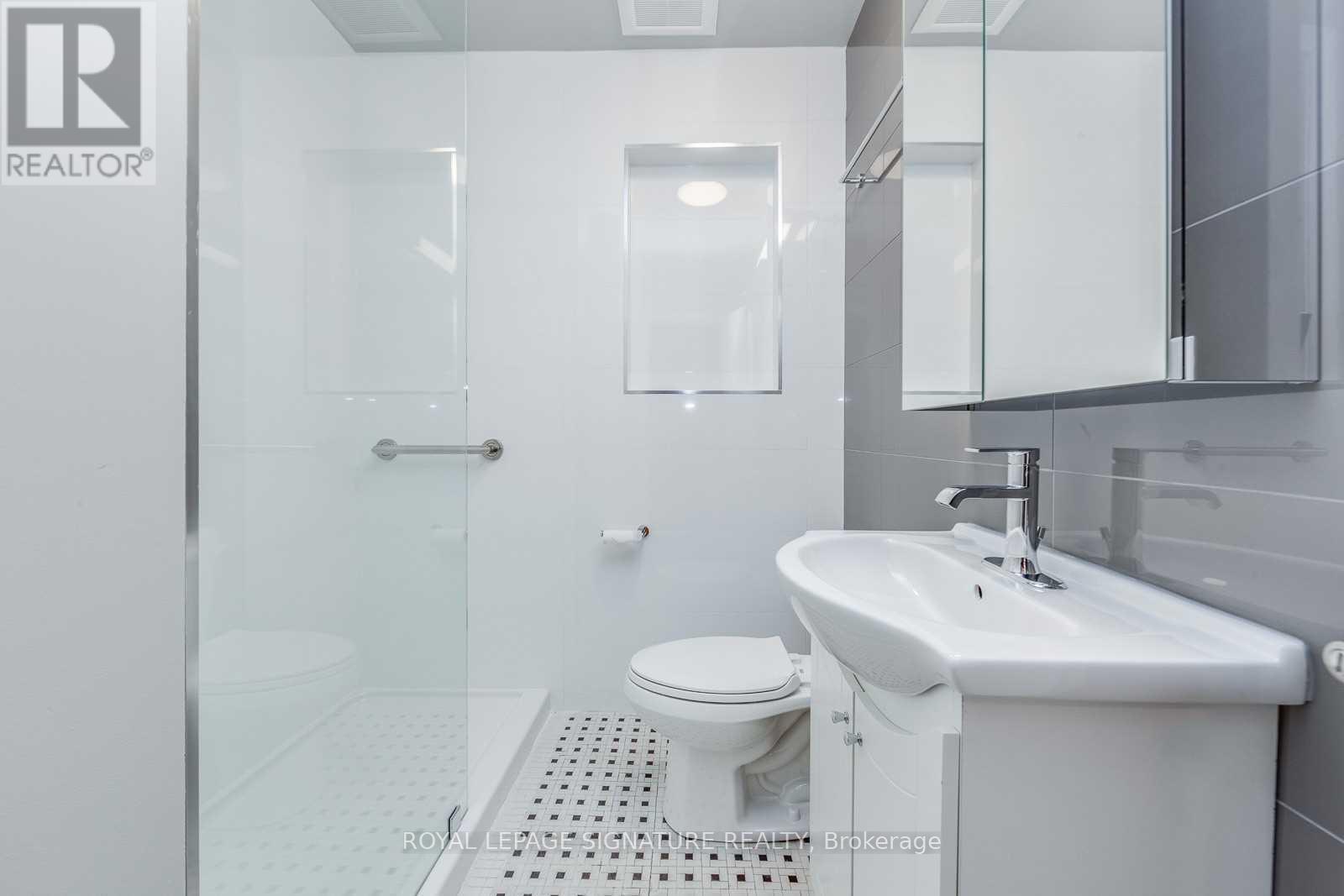 2 - 1089 BROADVIEW AVENUE