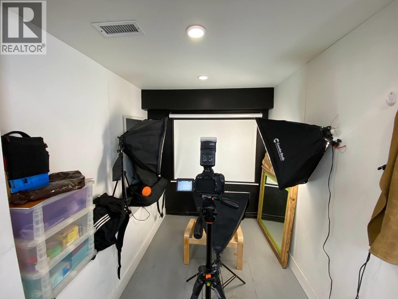 3863 HASTINGS STREET