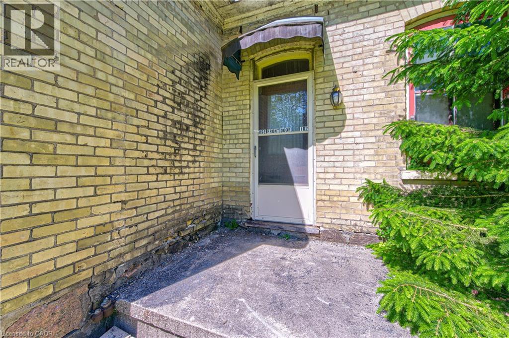 12 MYRTLE Avenue
