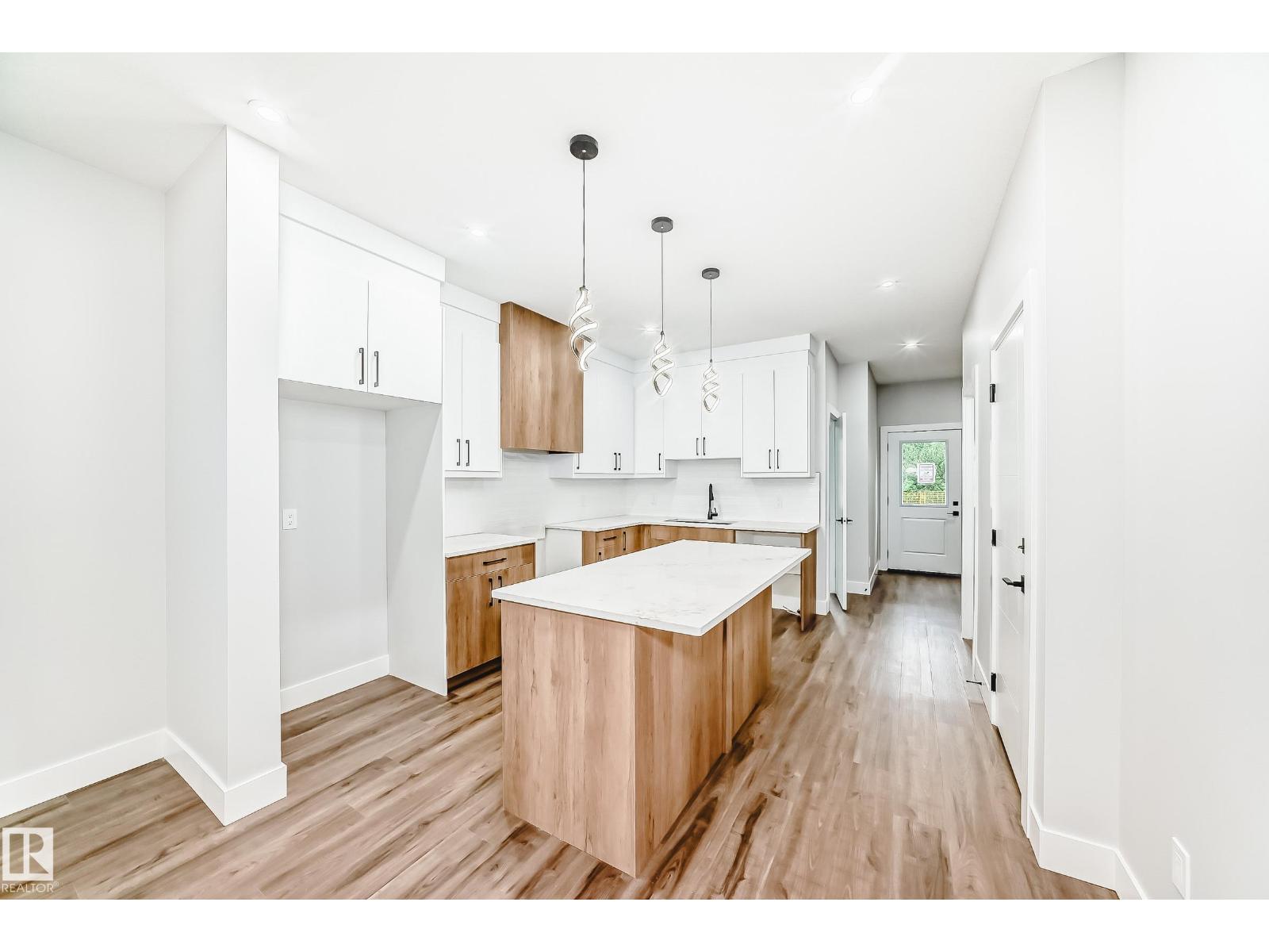 11170 73 AV NW NW