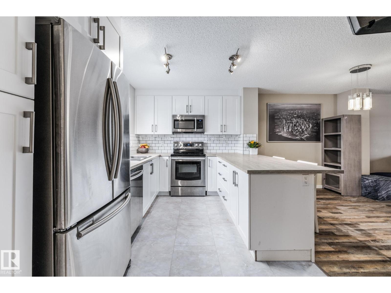 384 CHARLESWORTH DR SW