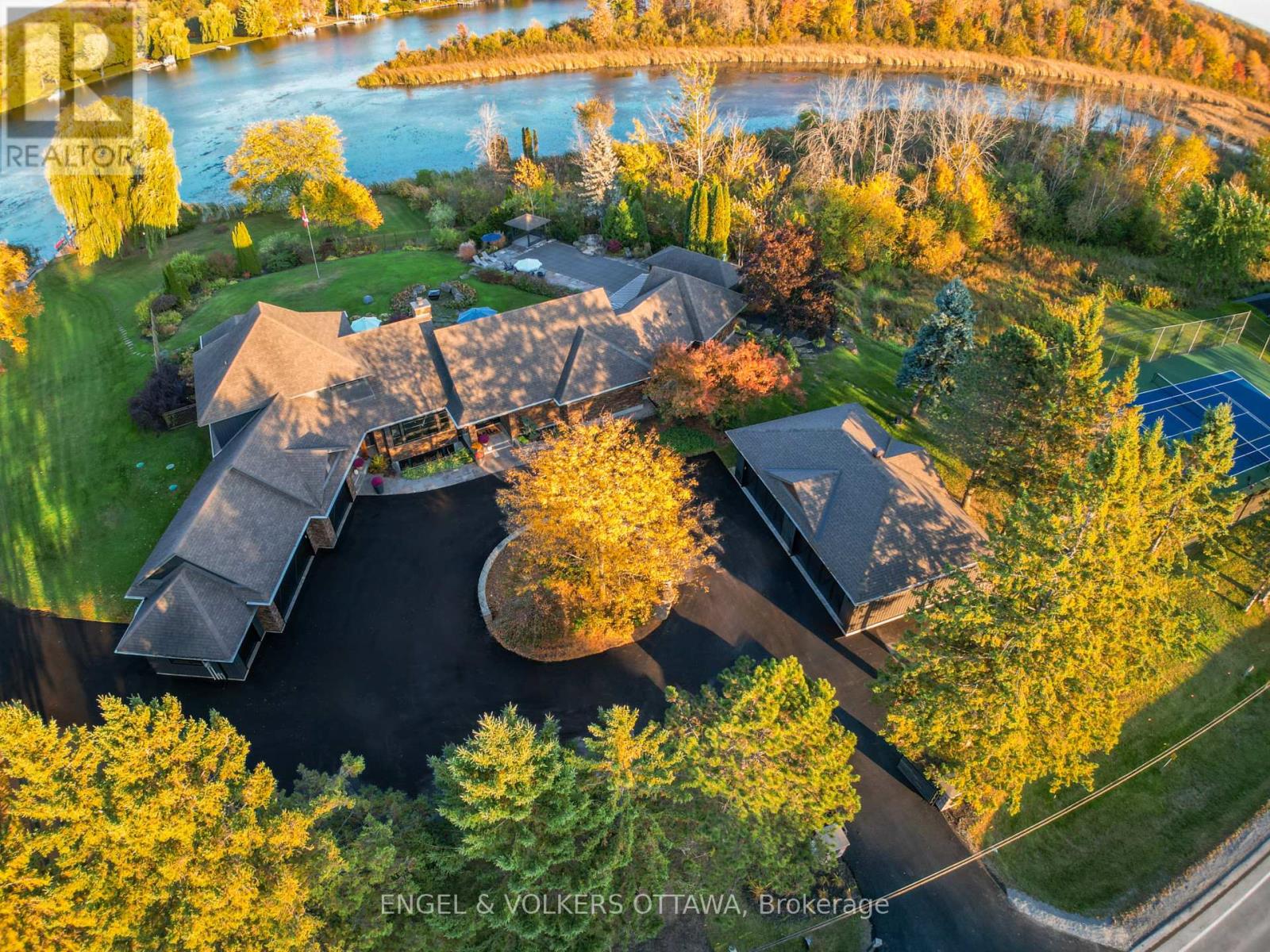 6351 RIDEAU VALLEY DRIVE N