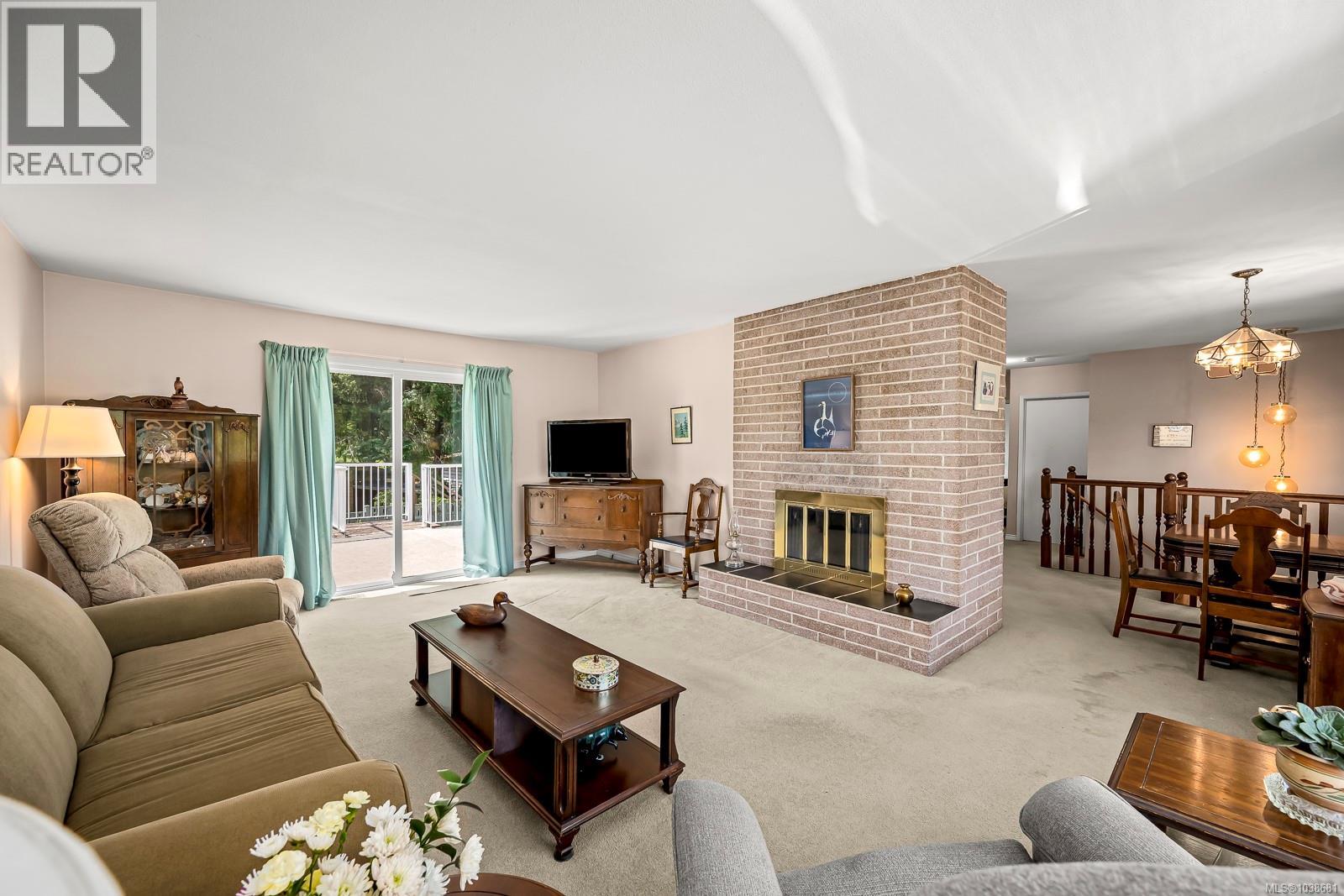 1617 Robb Ave