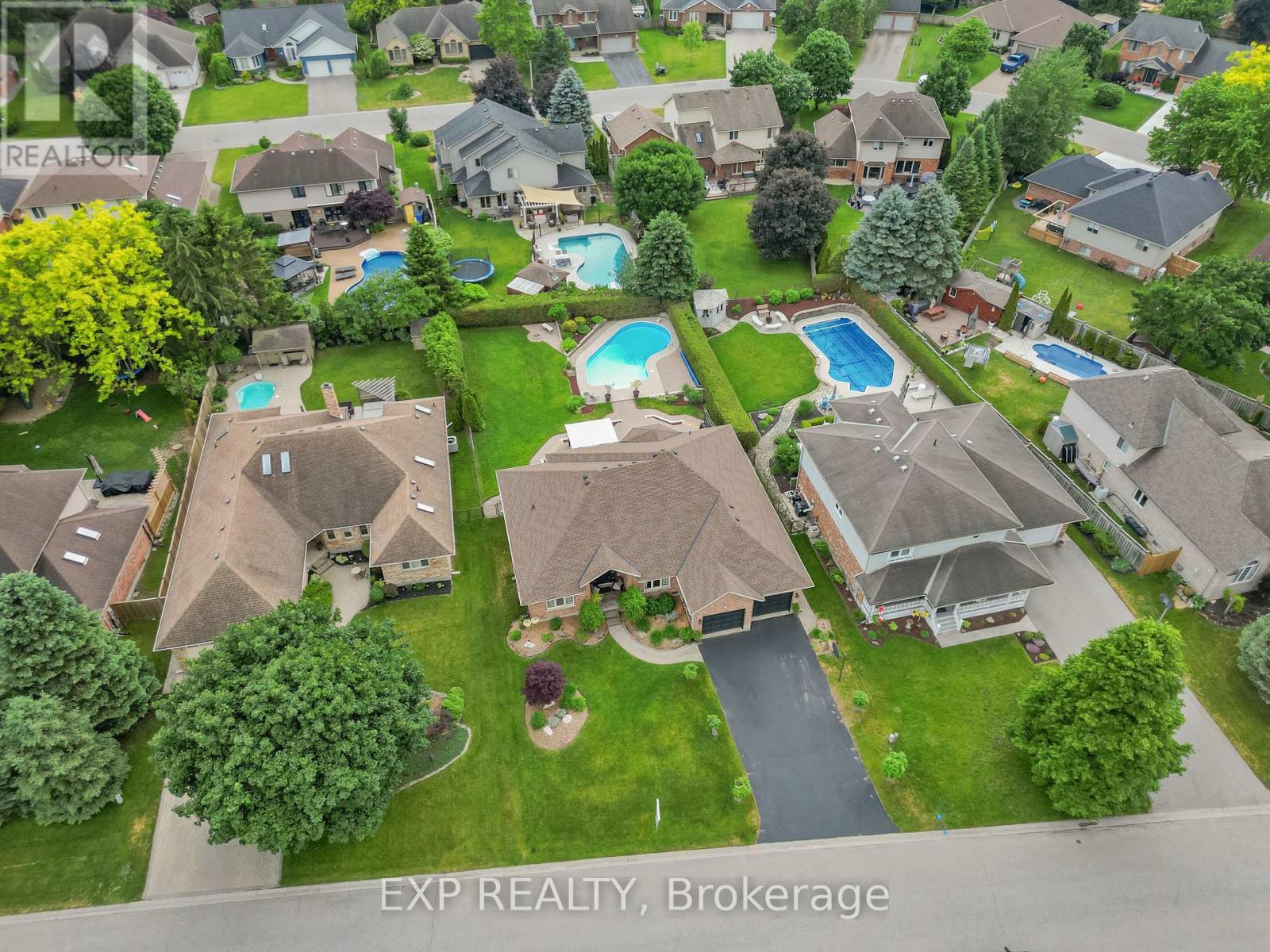 57 VALLEYVIEW CRESCENT