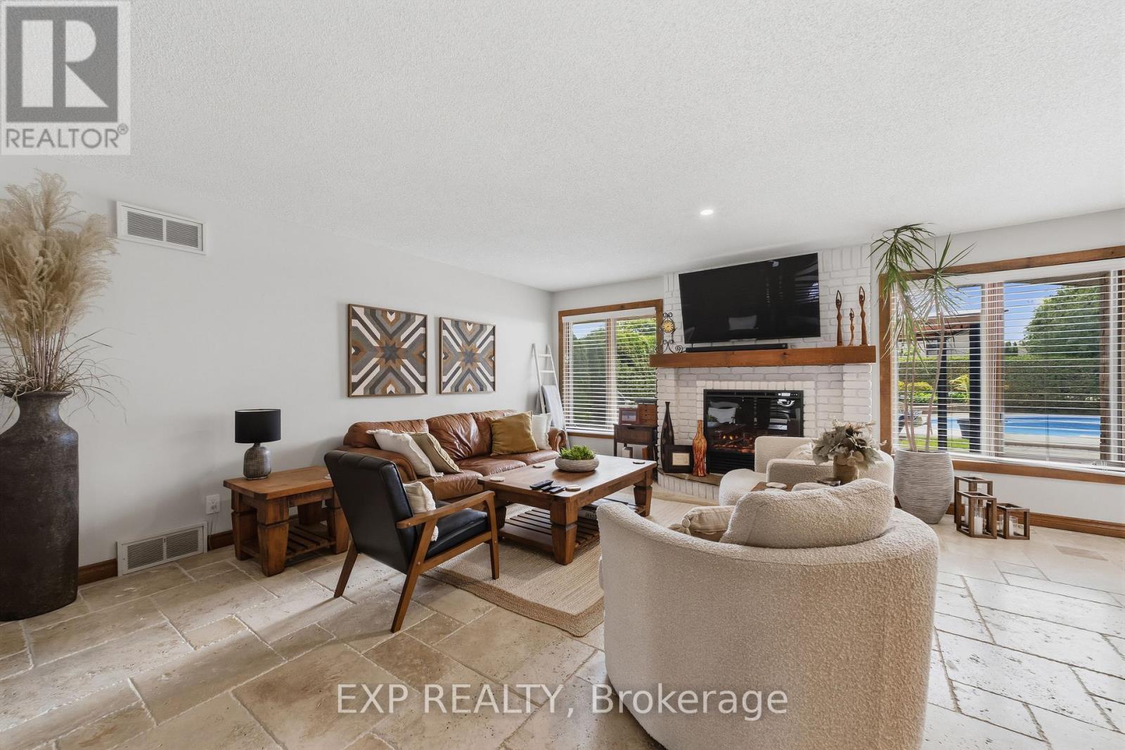 57 VALLEYVIEW CRESCENT