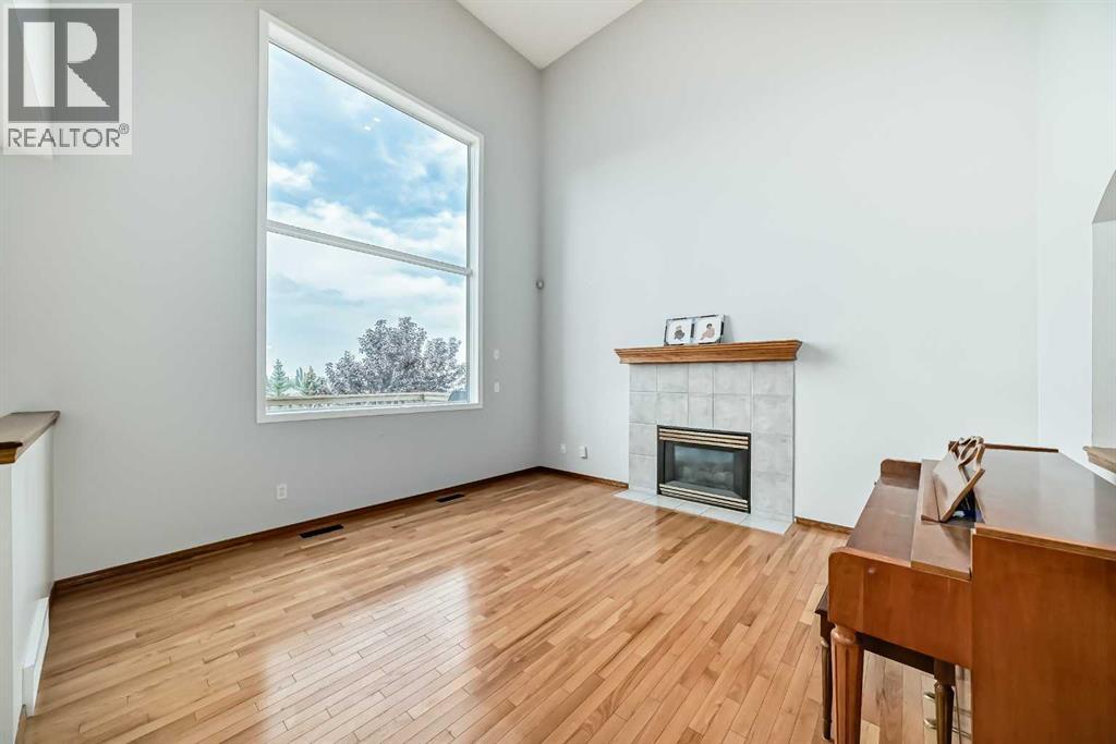 307 Edgebrook Park NW