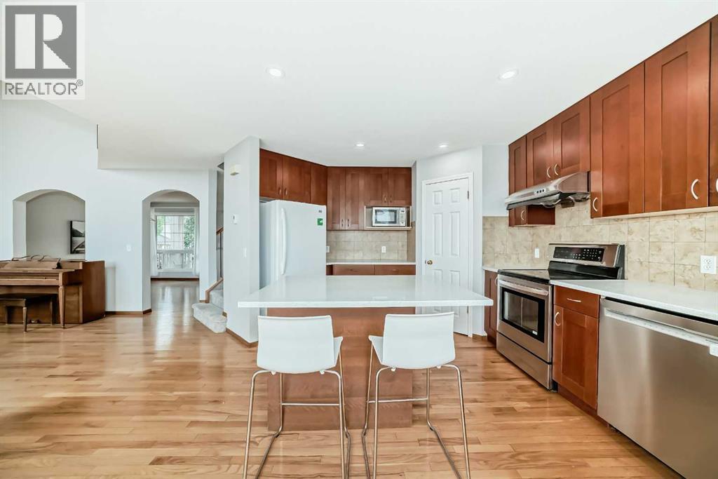 307 Edgebrook Park NW