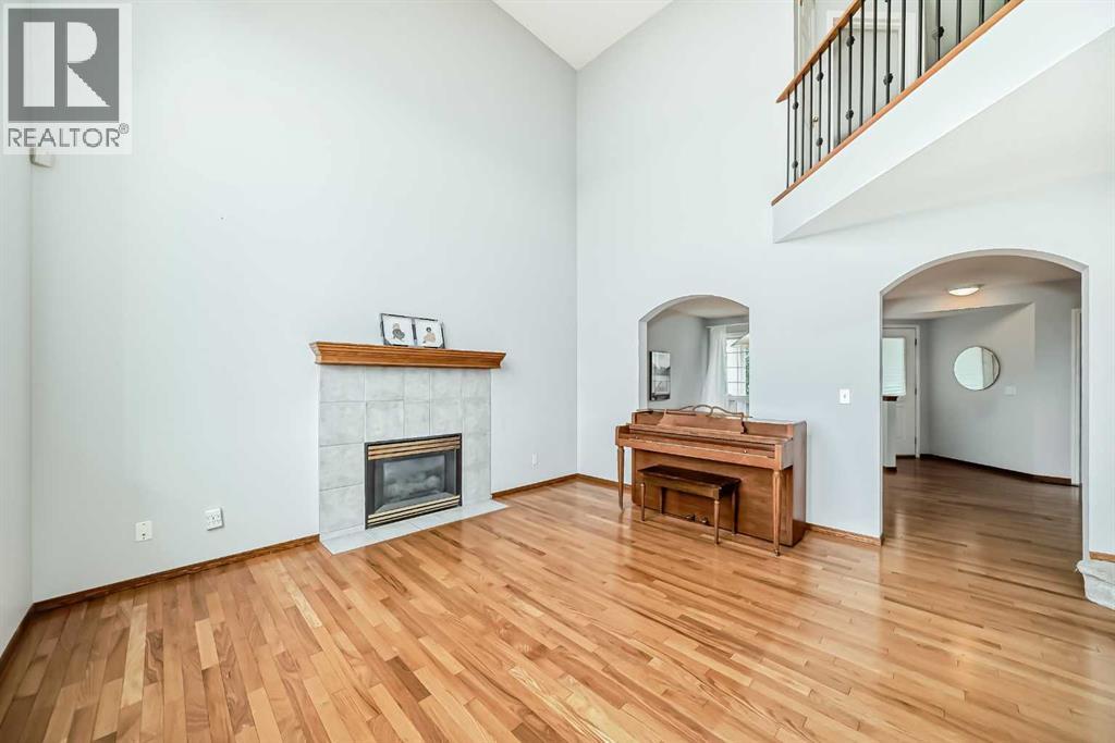 307 Edgebrook Park NW