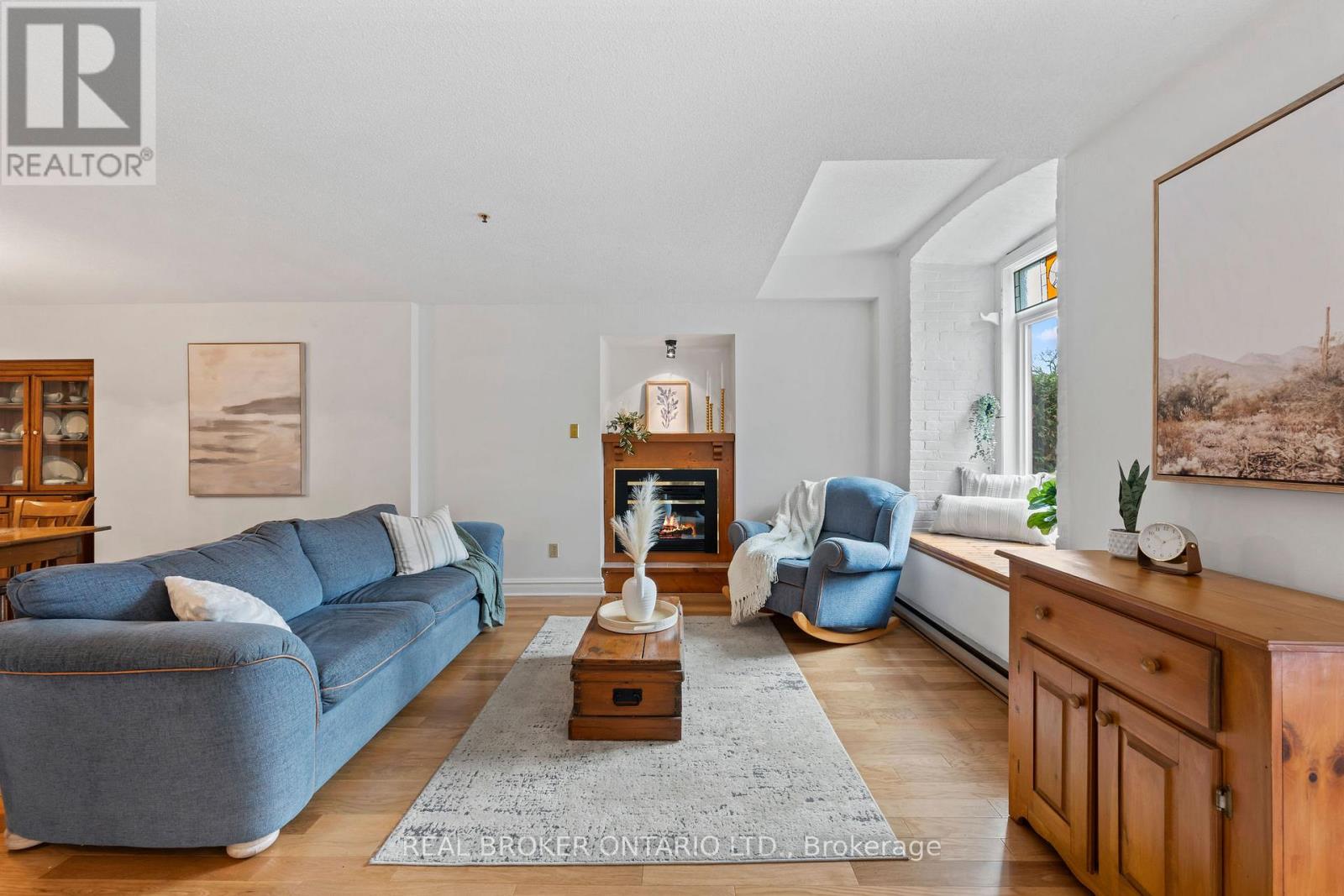 106 - 1 ROSAMOND STREET E