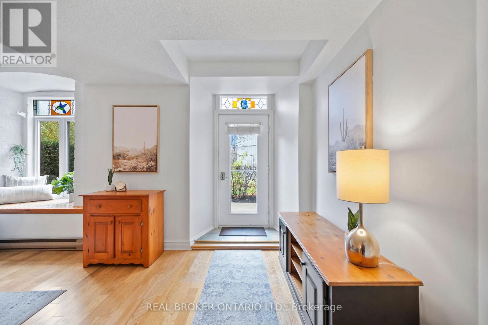 106 - 1 ROSAMOND STREET E