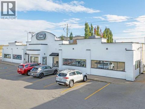 460 Erin Woods Drive SE Calgary AB T2G3A5