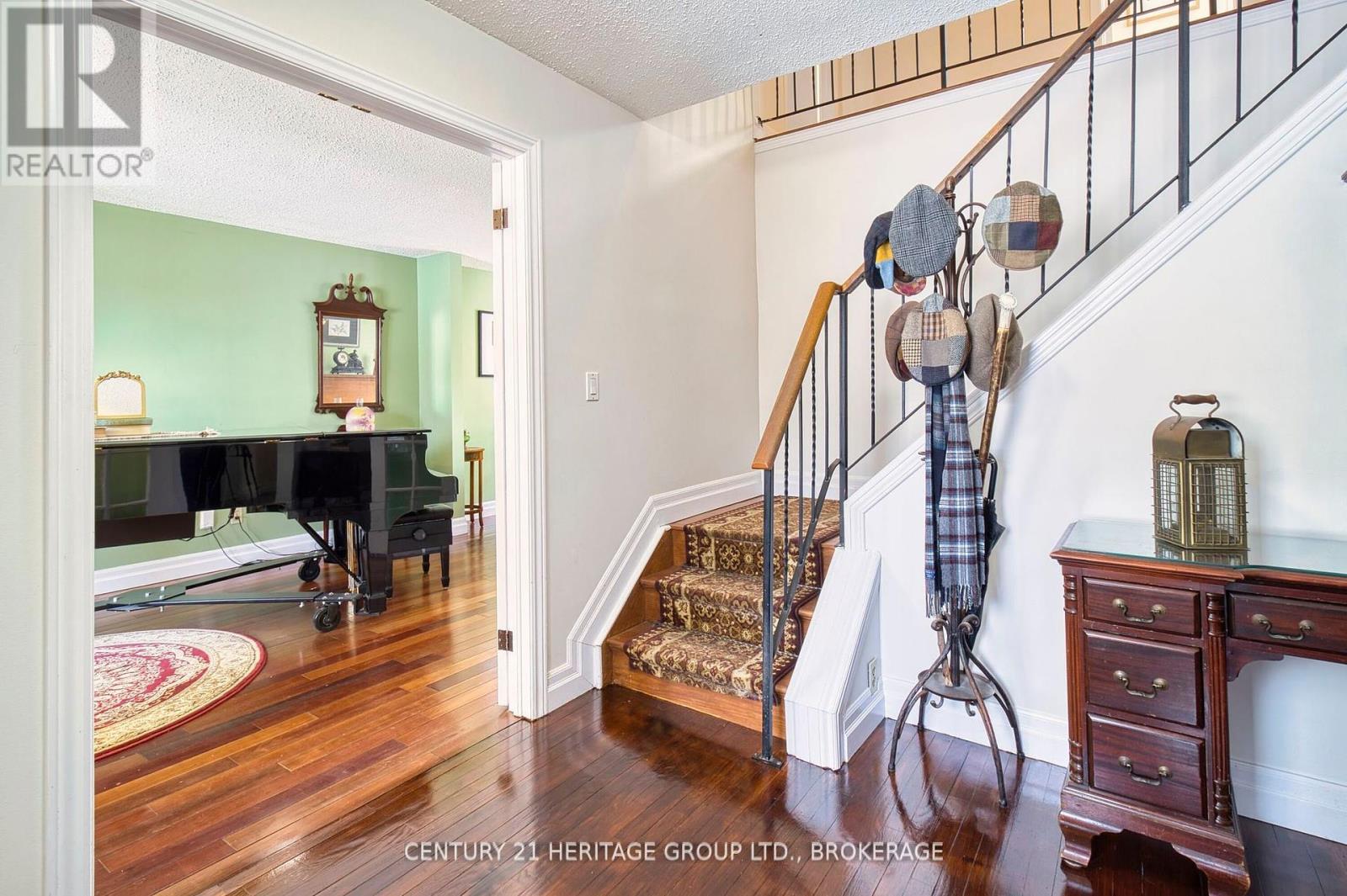 1225 HUMBERSIDE DRIVE