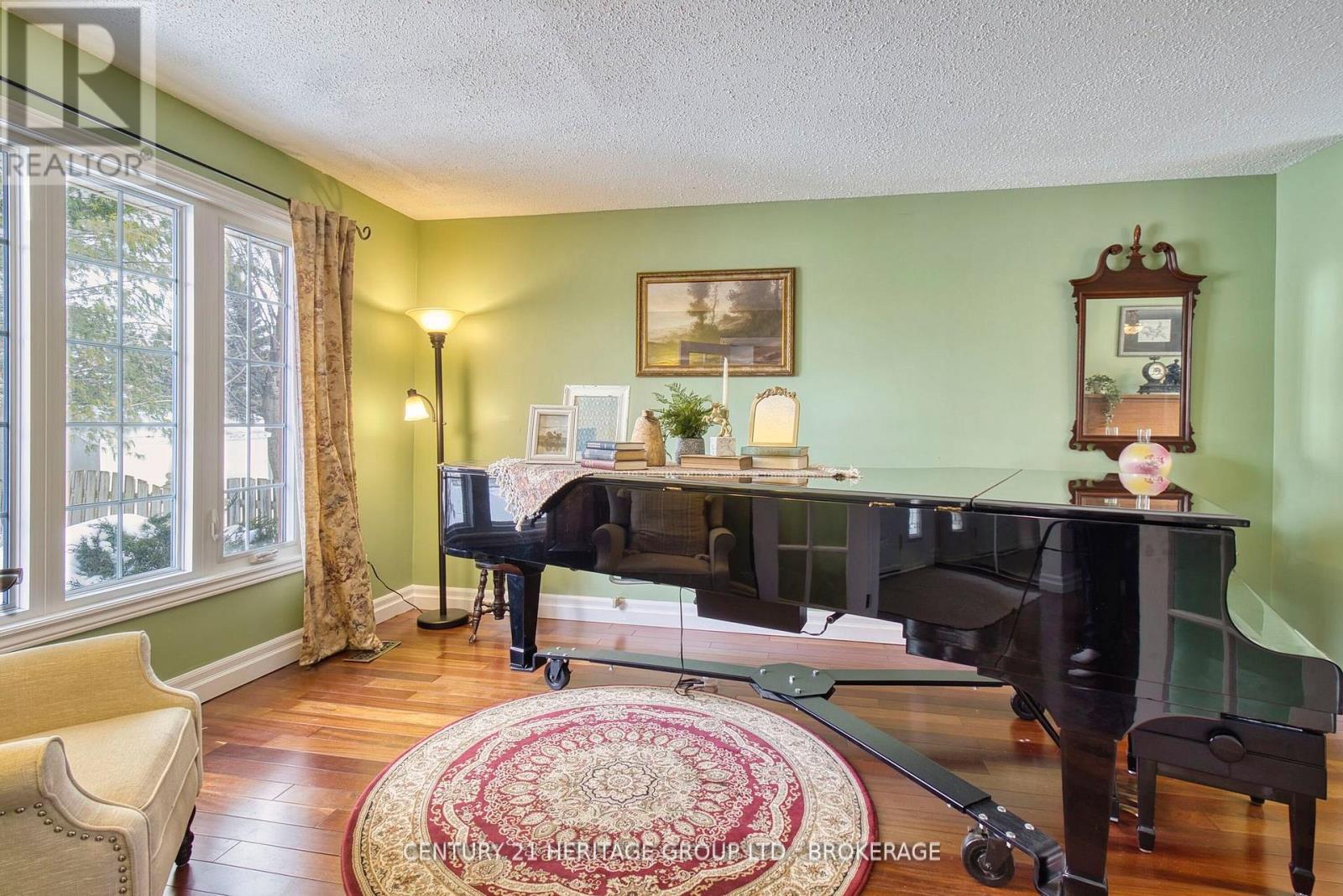 1225 HUMBERSIDE DRIVE