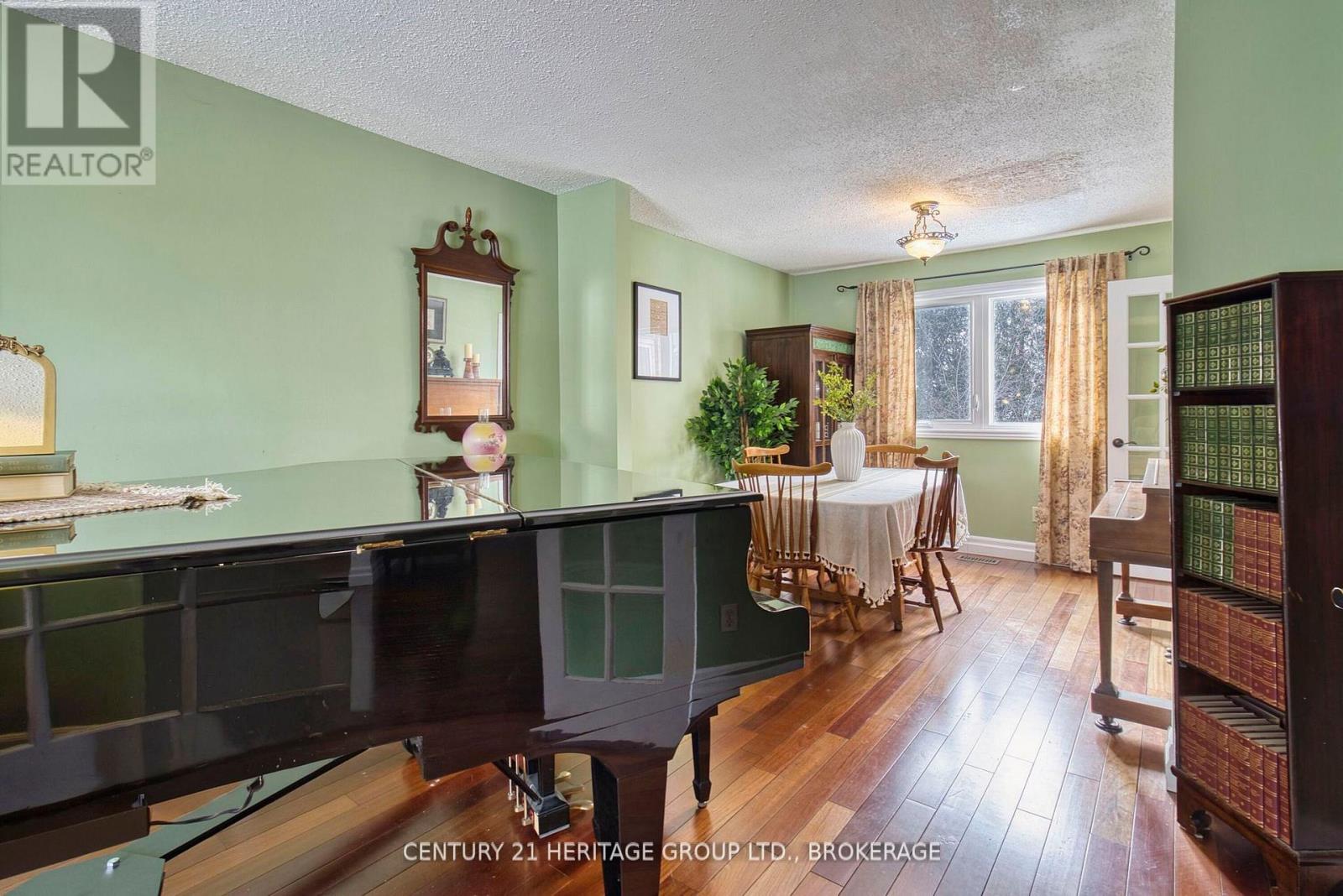 1225 HUMBERSIDE DRIVE