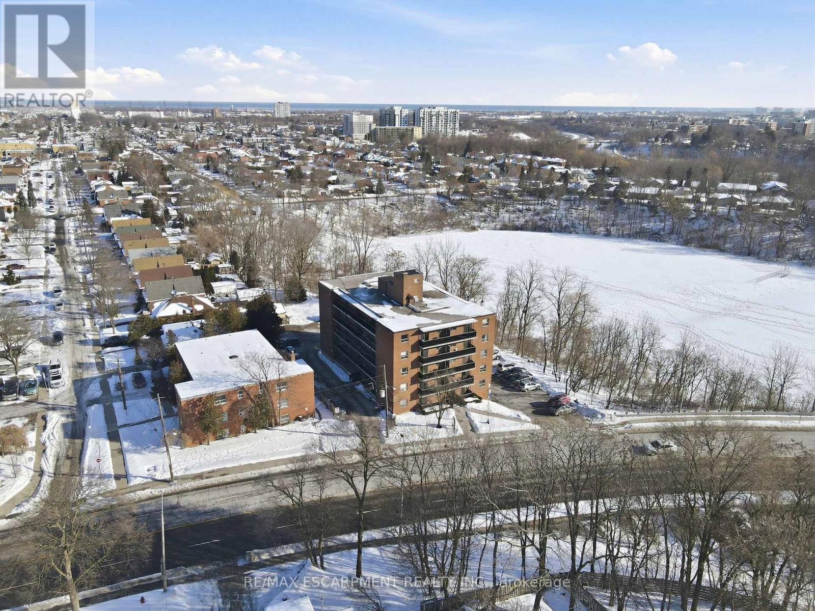 38 - 2373 KING STREET E