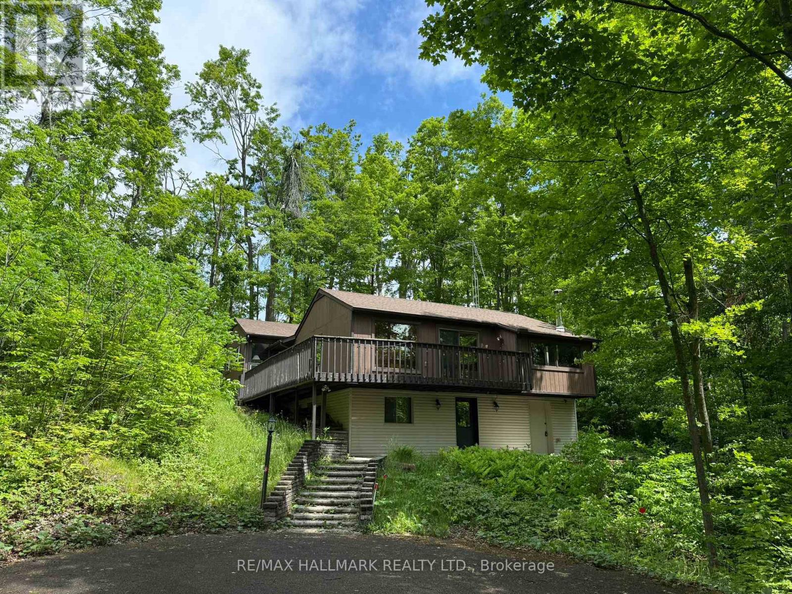Photo 1 of 24 — 33 HURON WOODS DRIVE, Oro-Medonte (Sugarbush), ON L0K1E0