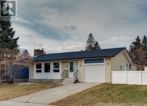 255 Queen Tamara Way SE Calgary AB T2J4E6