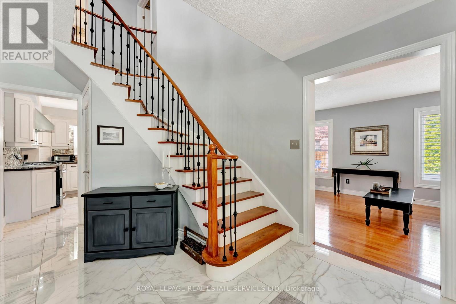 1109 SHELTERED OAK COURT