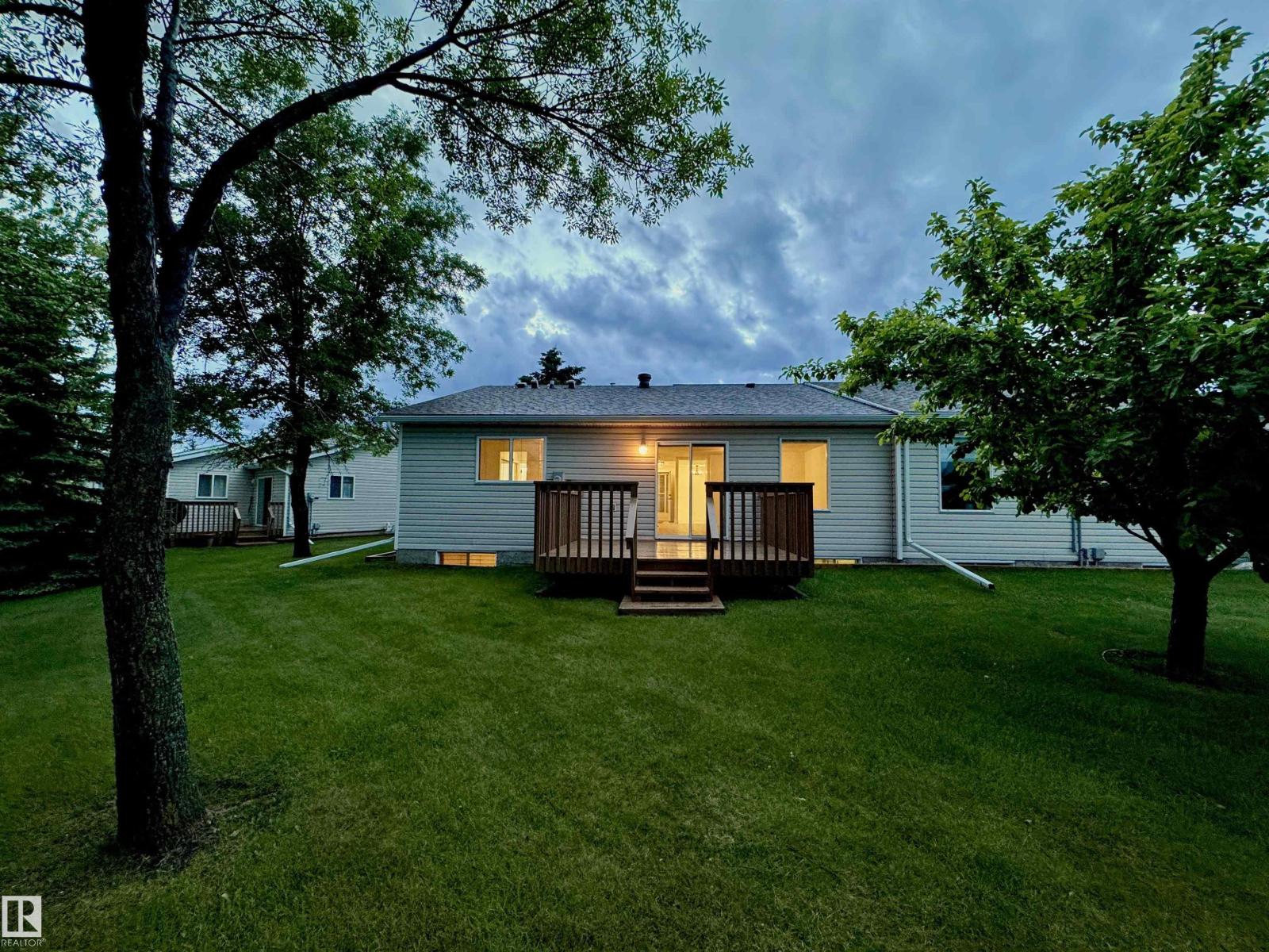 8118 27 AV NW