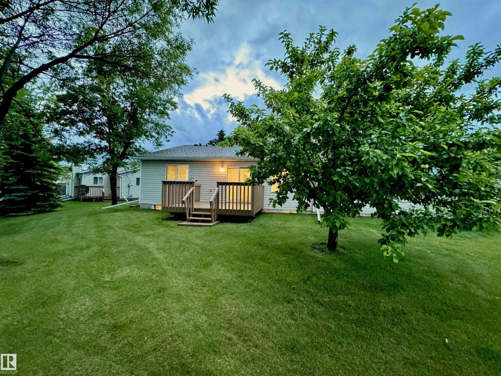 8118 27 AV NW