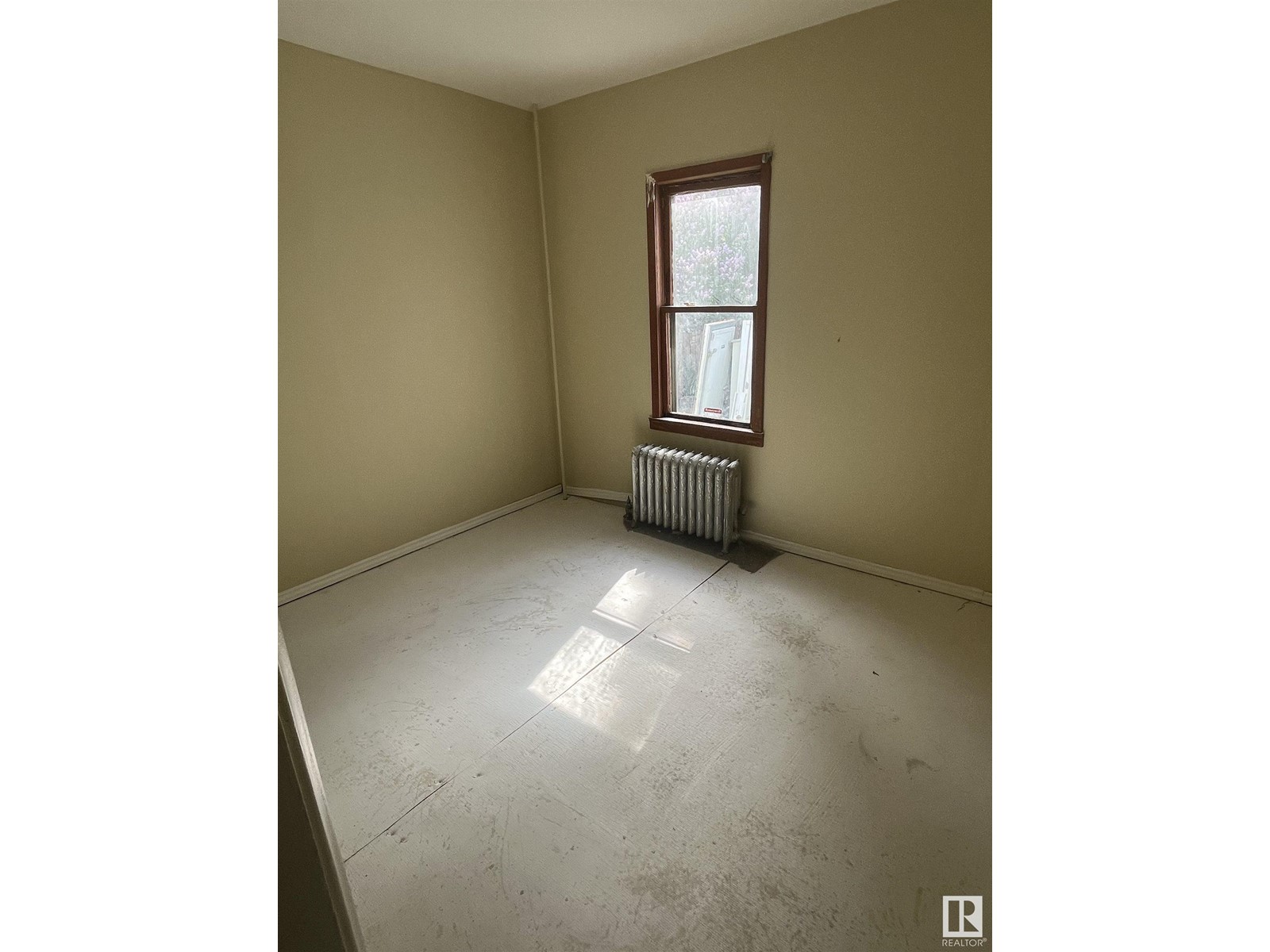 10862 92 ST NW