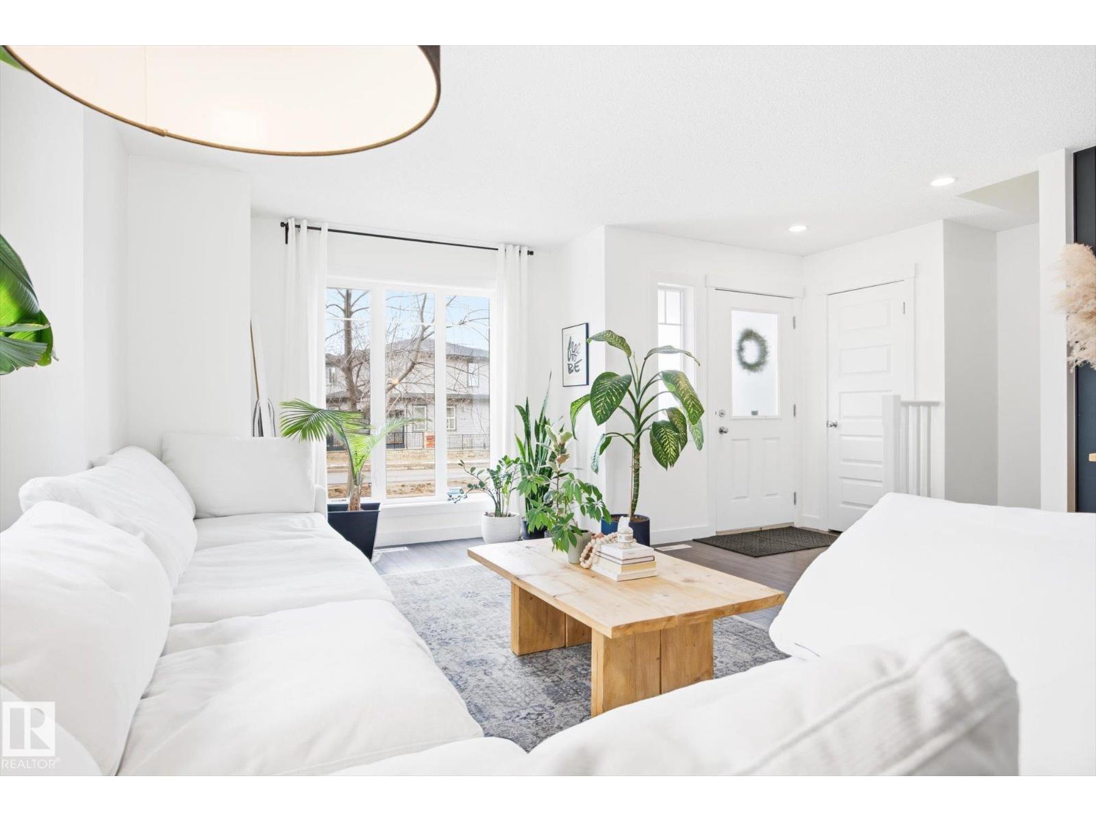 2061 TRUMPETER WY NW