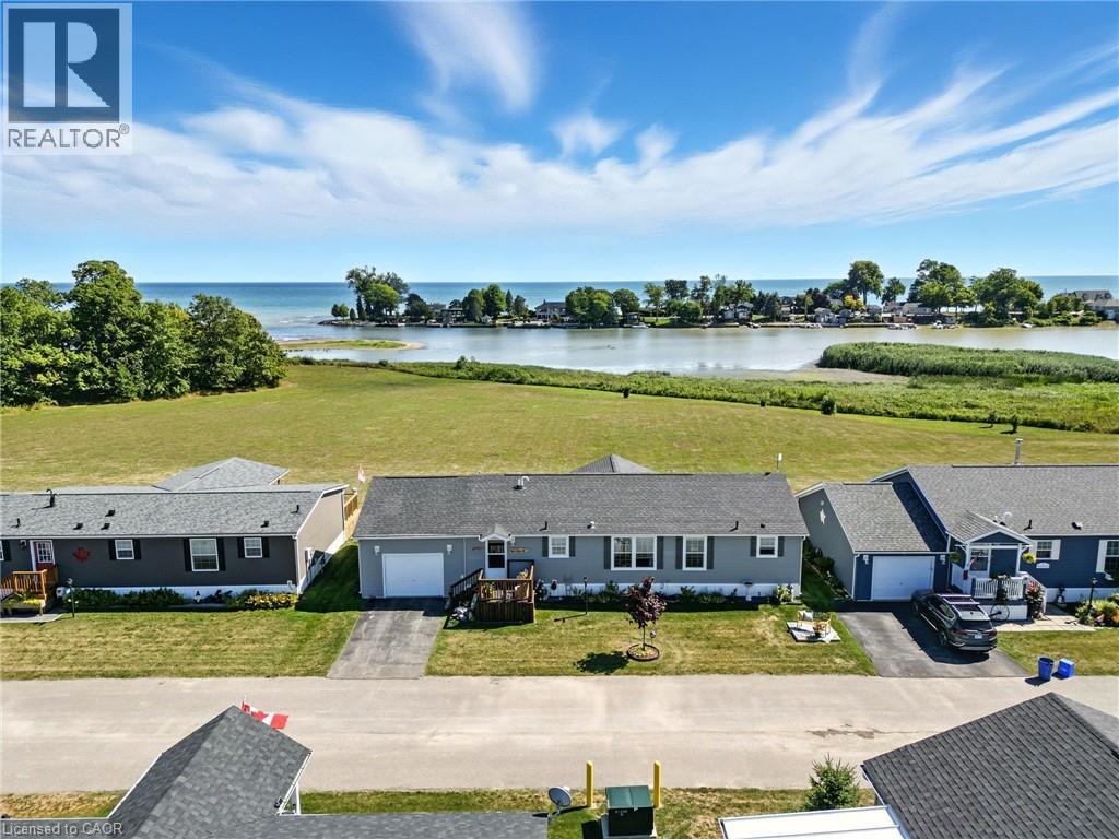 55 RIVERBEND Crescent