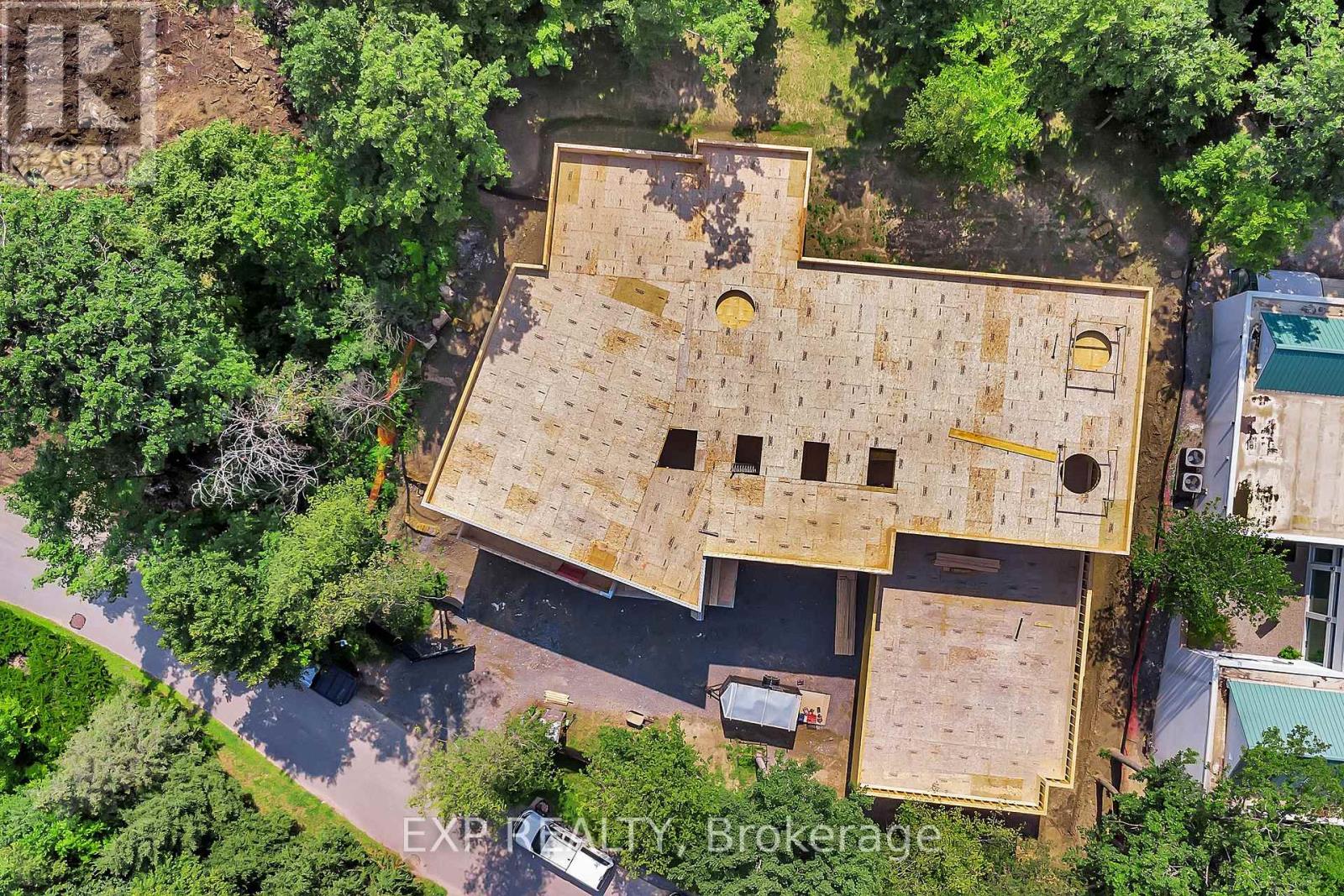 15 KANATA ROCKERIES PRIVATE