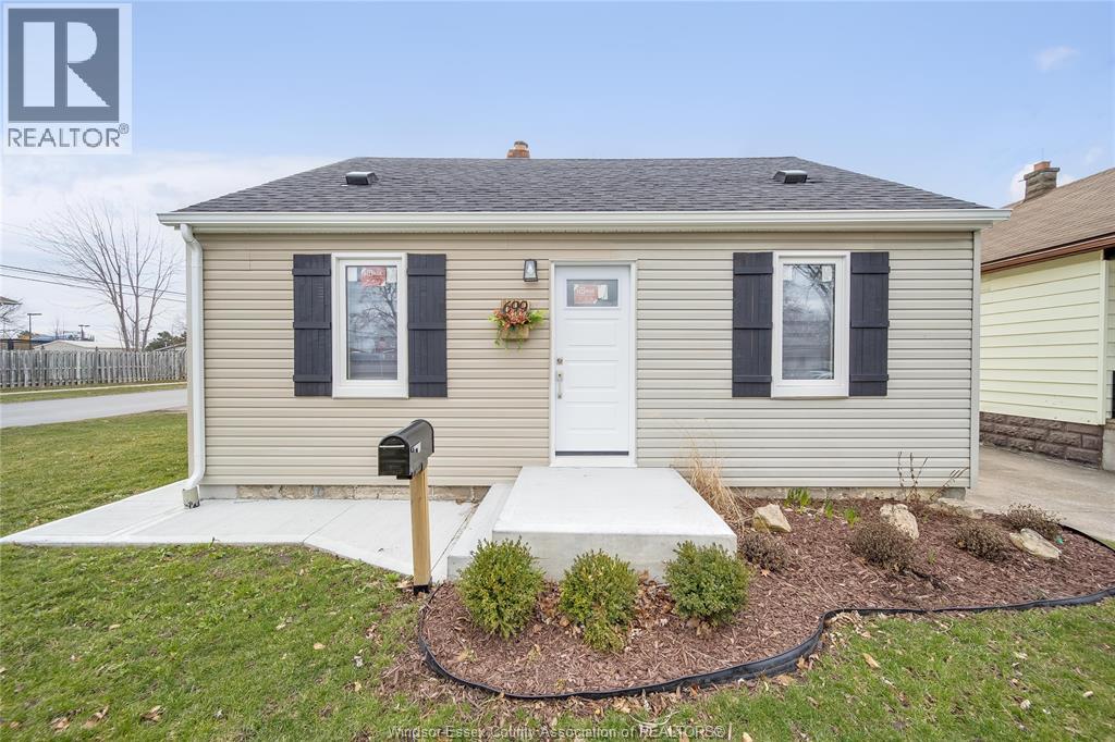 699 ALEXANDRINE STREET