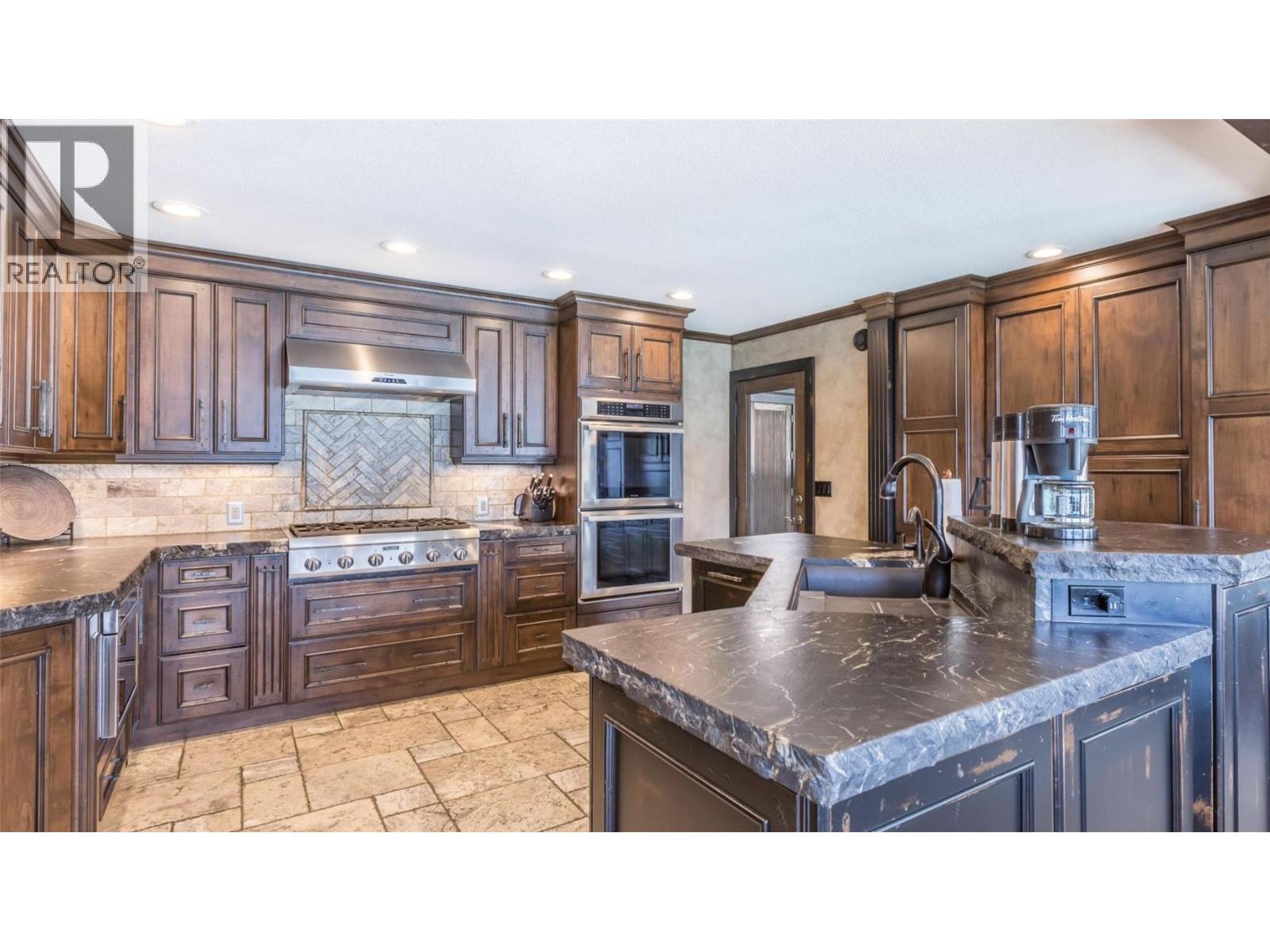 15010 & 15020 Tamarack Drive