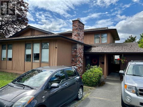 4360 Torquay Dr Saanich BC V8N3L2