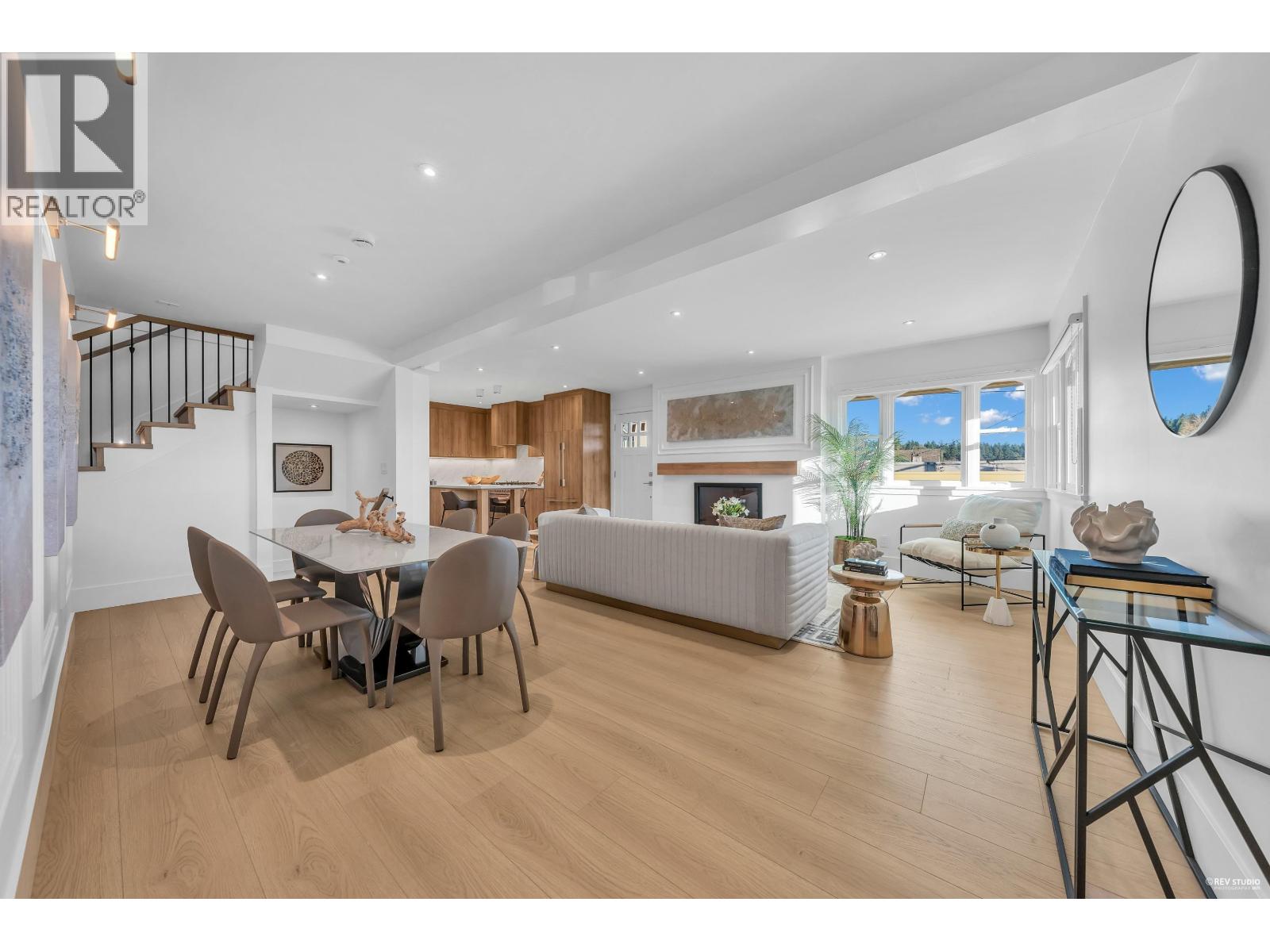 103 1125 CARTIER AVENUE