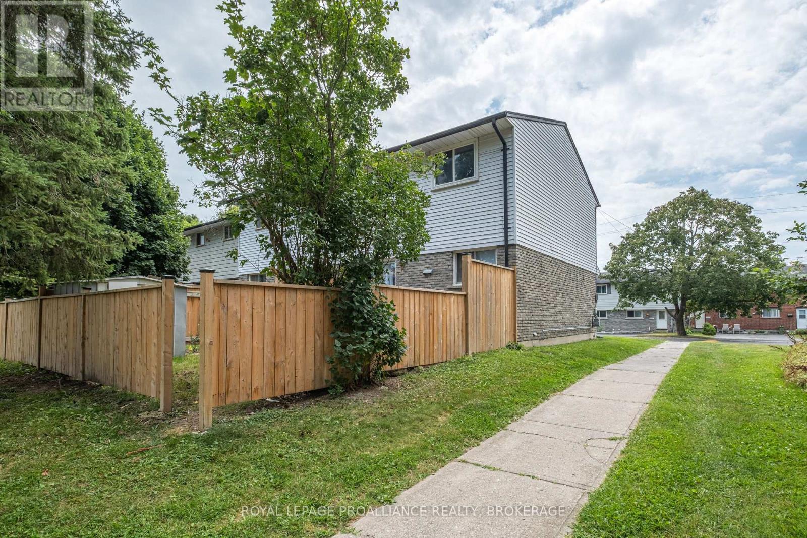 930 OAKVIEW AVENUE