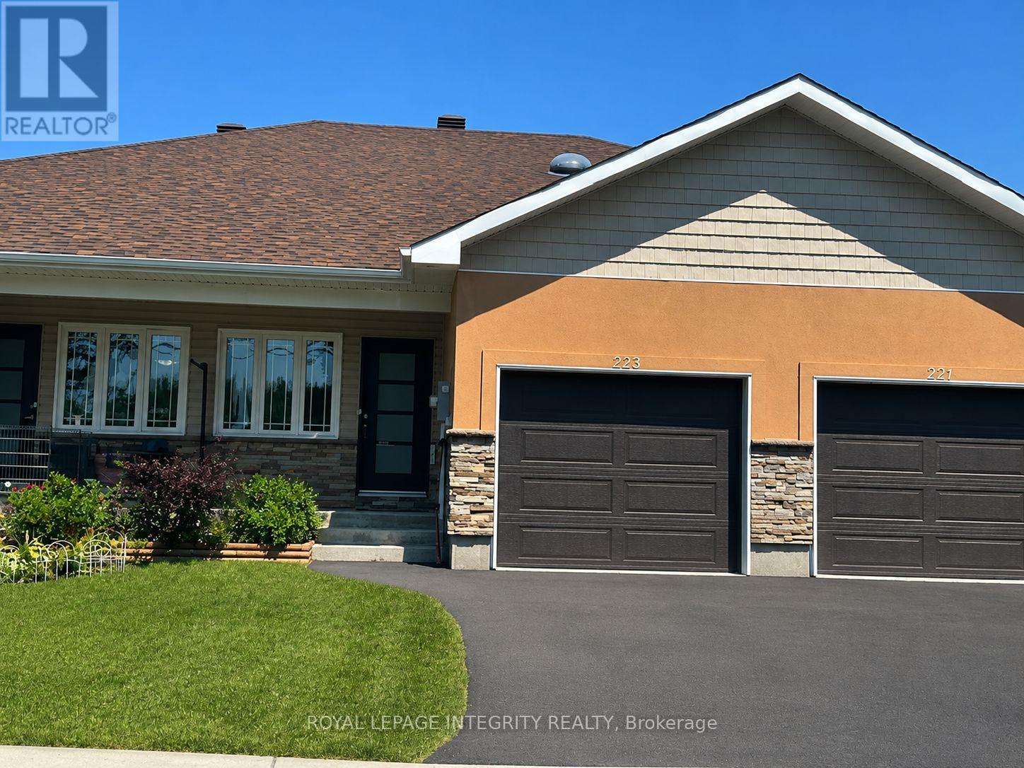 Photo 1 of 24 — 223 THIRD STREET W, Cornwall, ON K6J0B6
