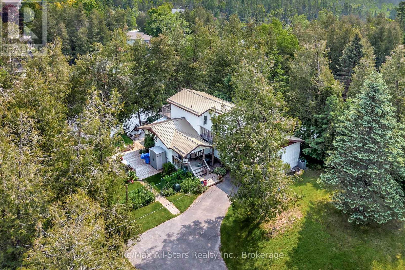 Photo 1 of 38 — 14 WYCHWOOD DRIVE E, Kawartha Lakes (Fenelon Falls), ON K0M1N0