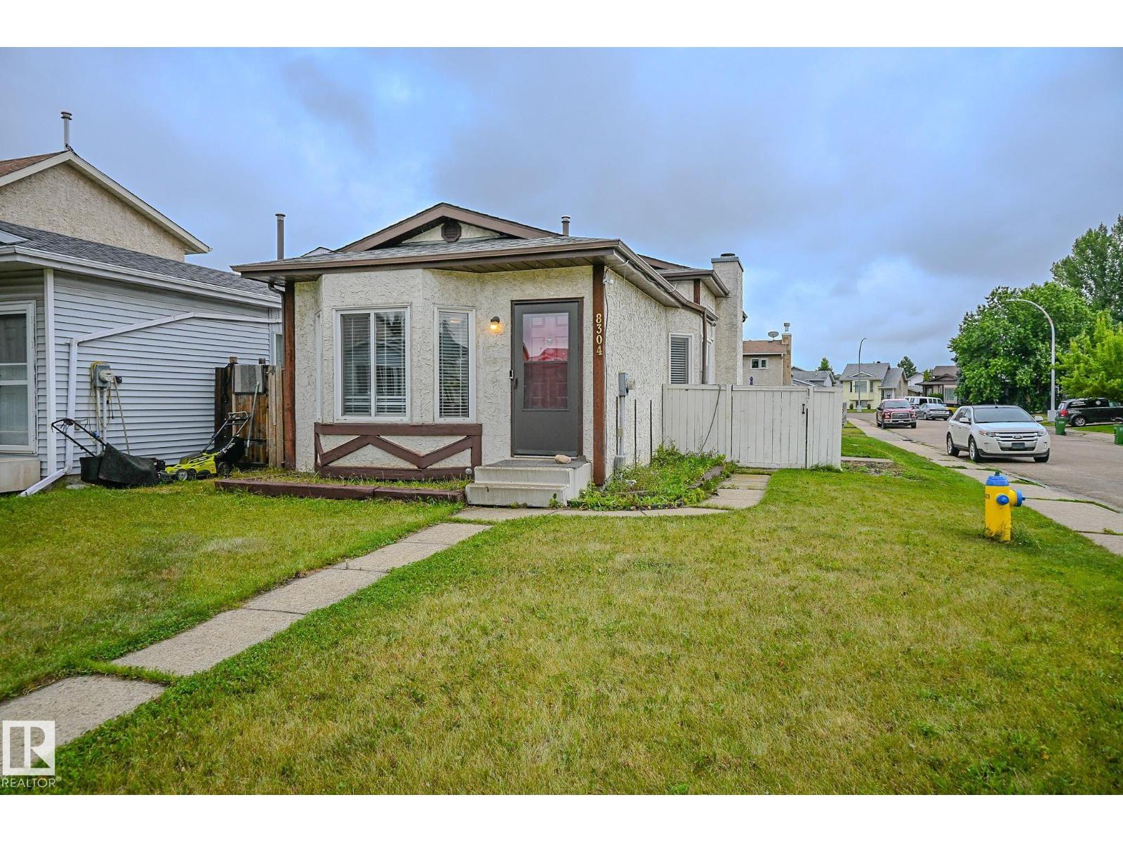 8304 157 AV NW