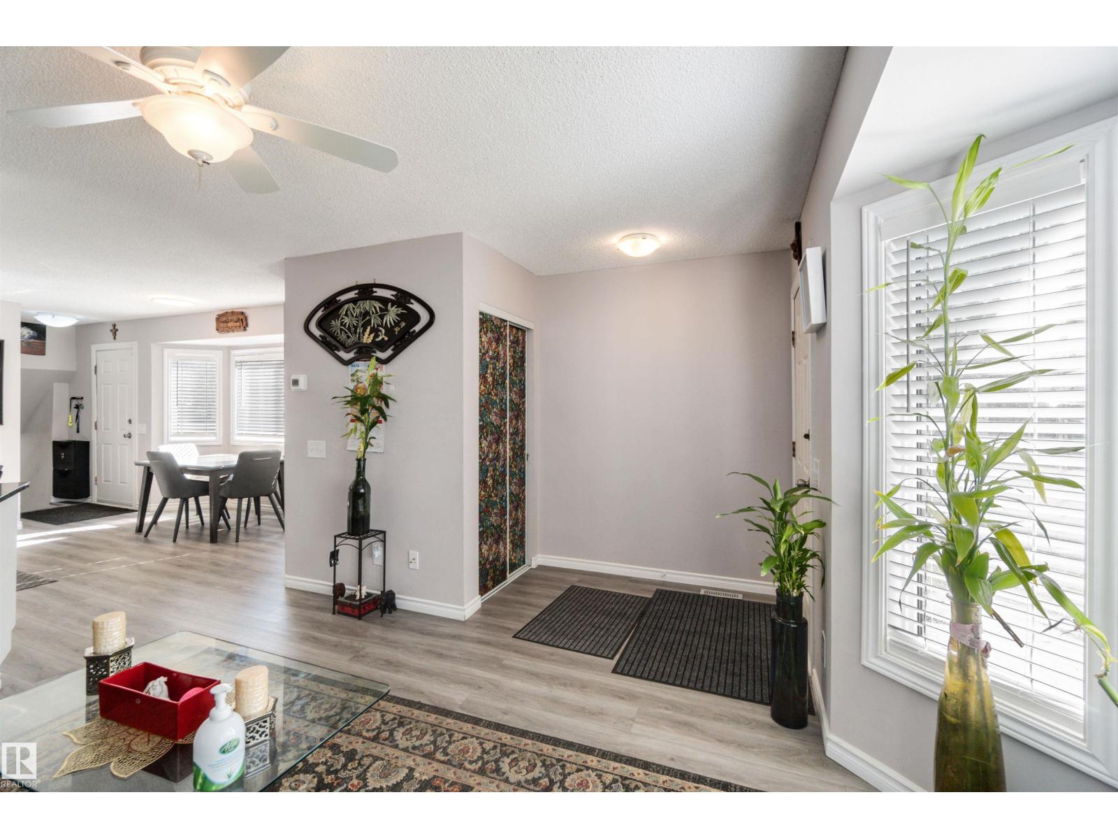 8304 157 AV NW