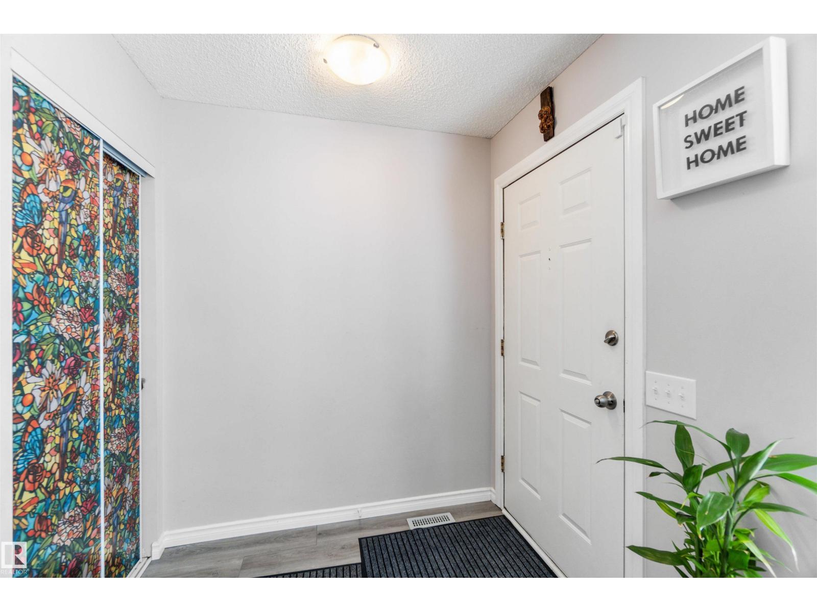 8304 157 AV NW