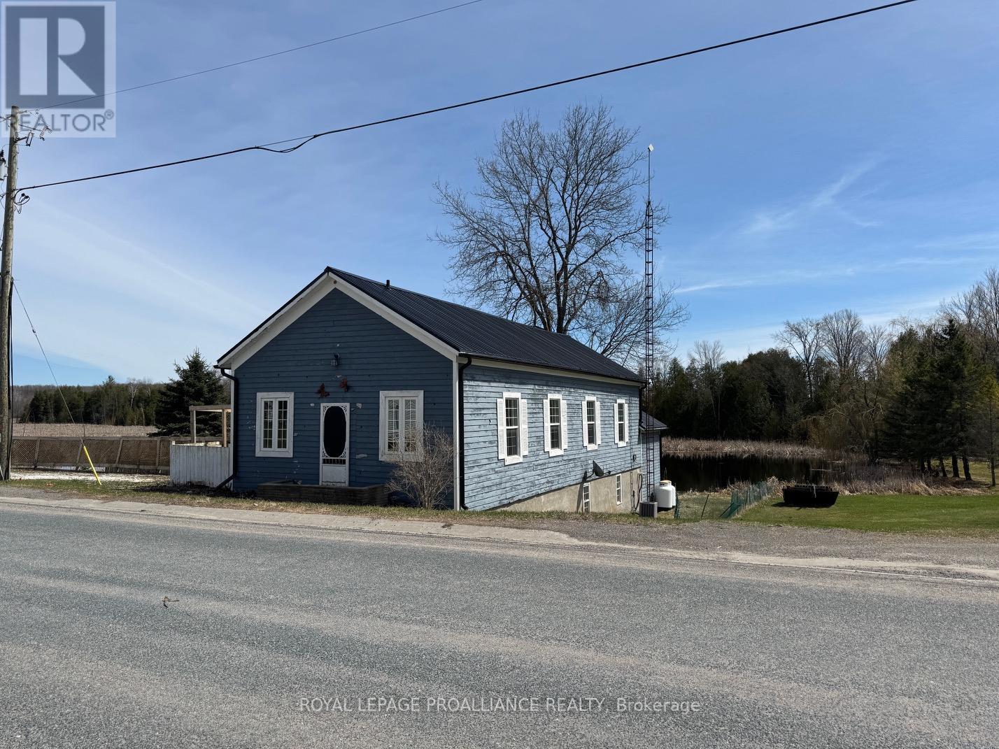 3085 QUEENSBOROUGH ROAD E