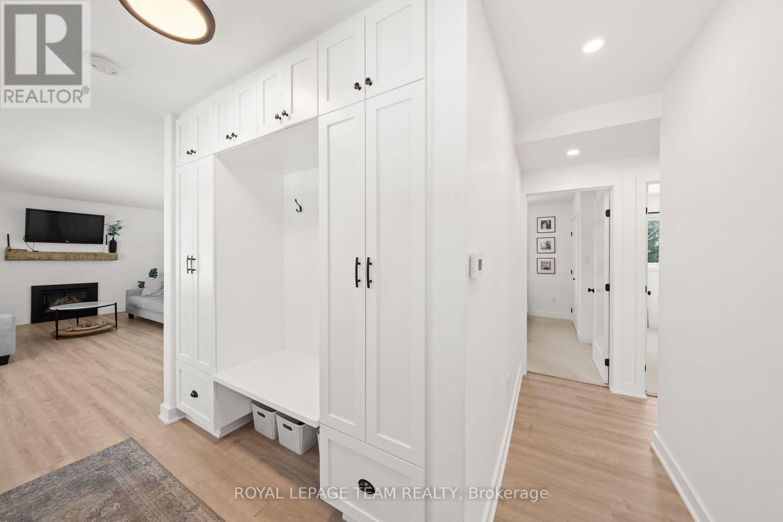 5286 HILLCREST DRIVE