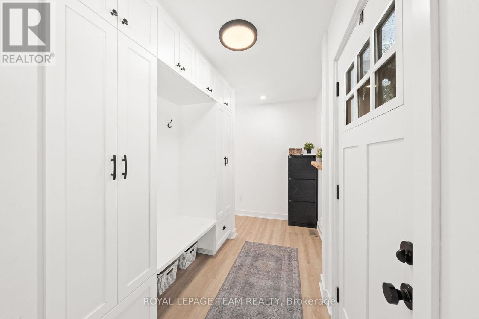 5286 HILLCREST DRIVE