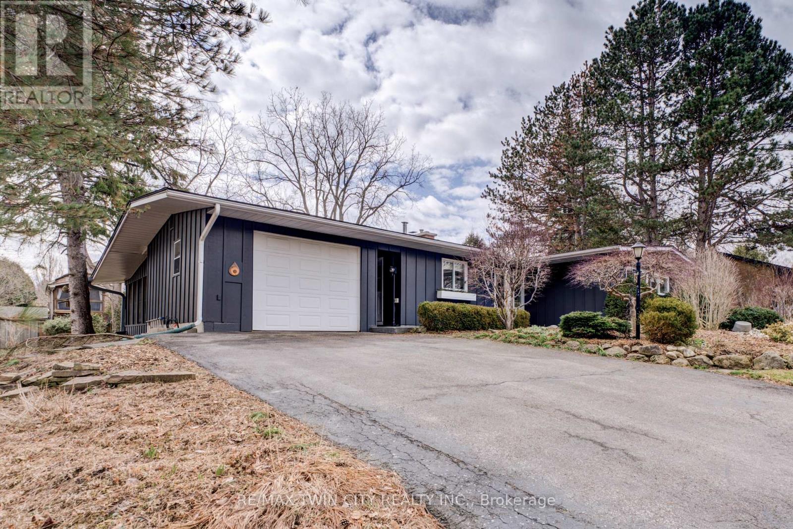 9 SUMMERHAYES CRESCENT