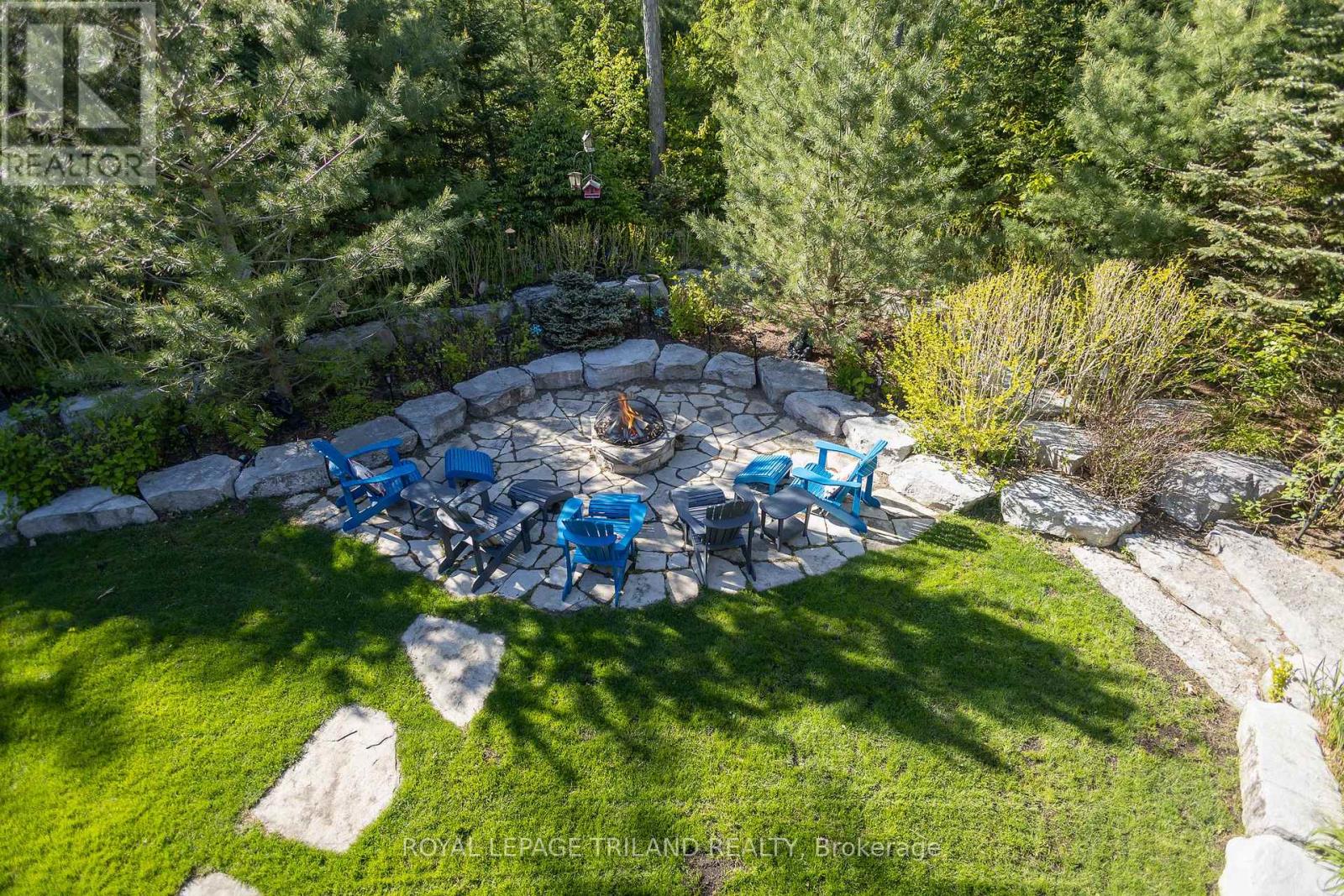 10445 PINETREE DRIVE