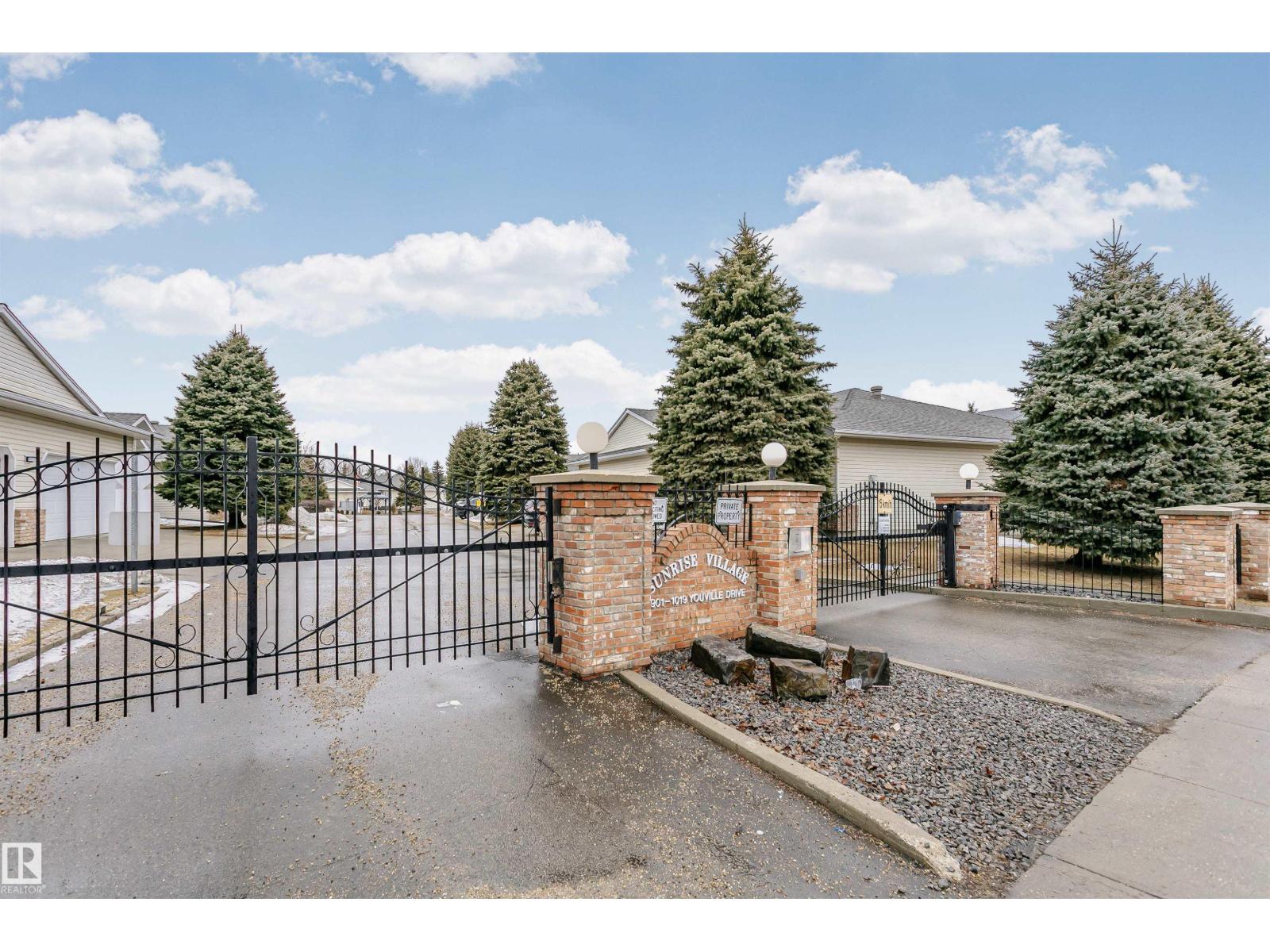 927 YOUVILLE DR W NW