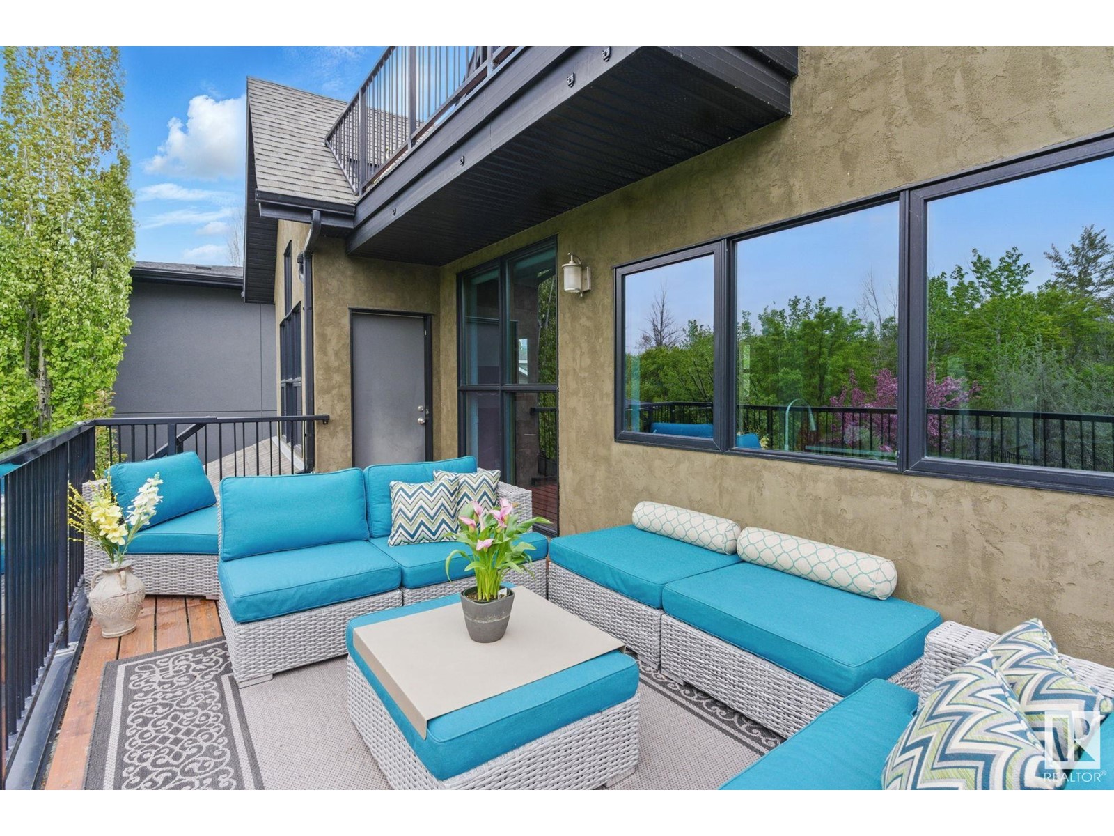 8711 99 AV NW