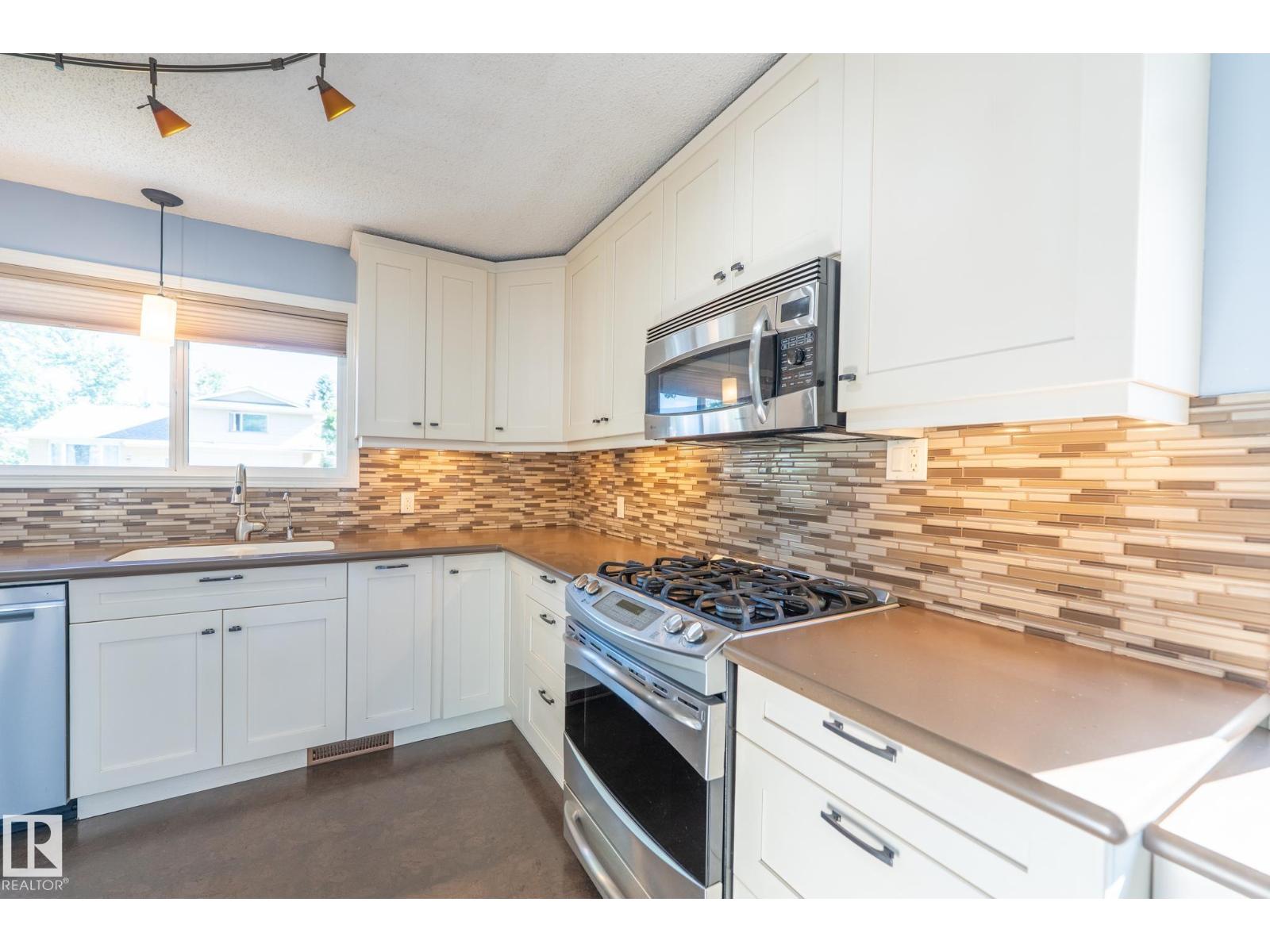 18289 74 AV NW