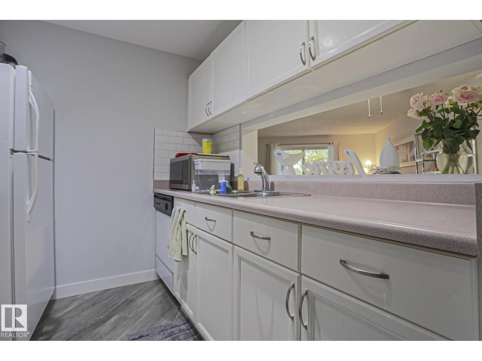 #233 2520 50 ST NW